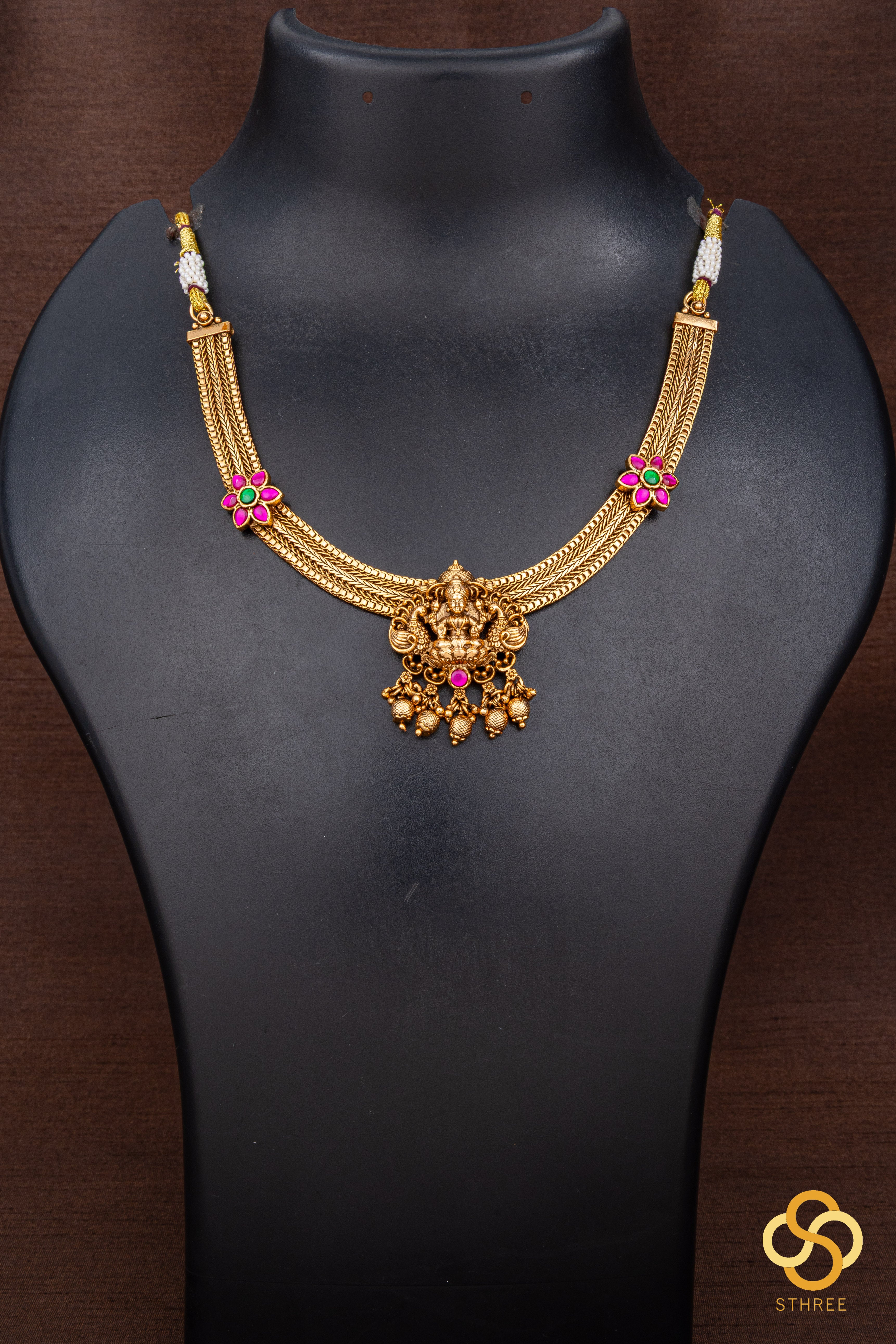 Lakshmi pendant choker
