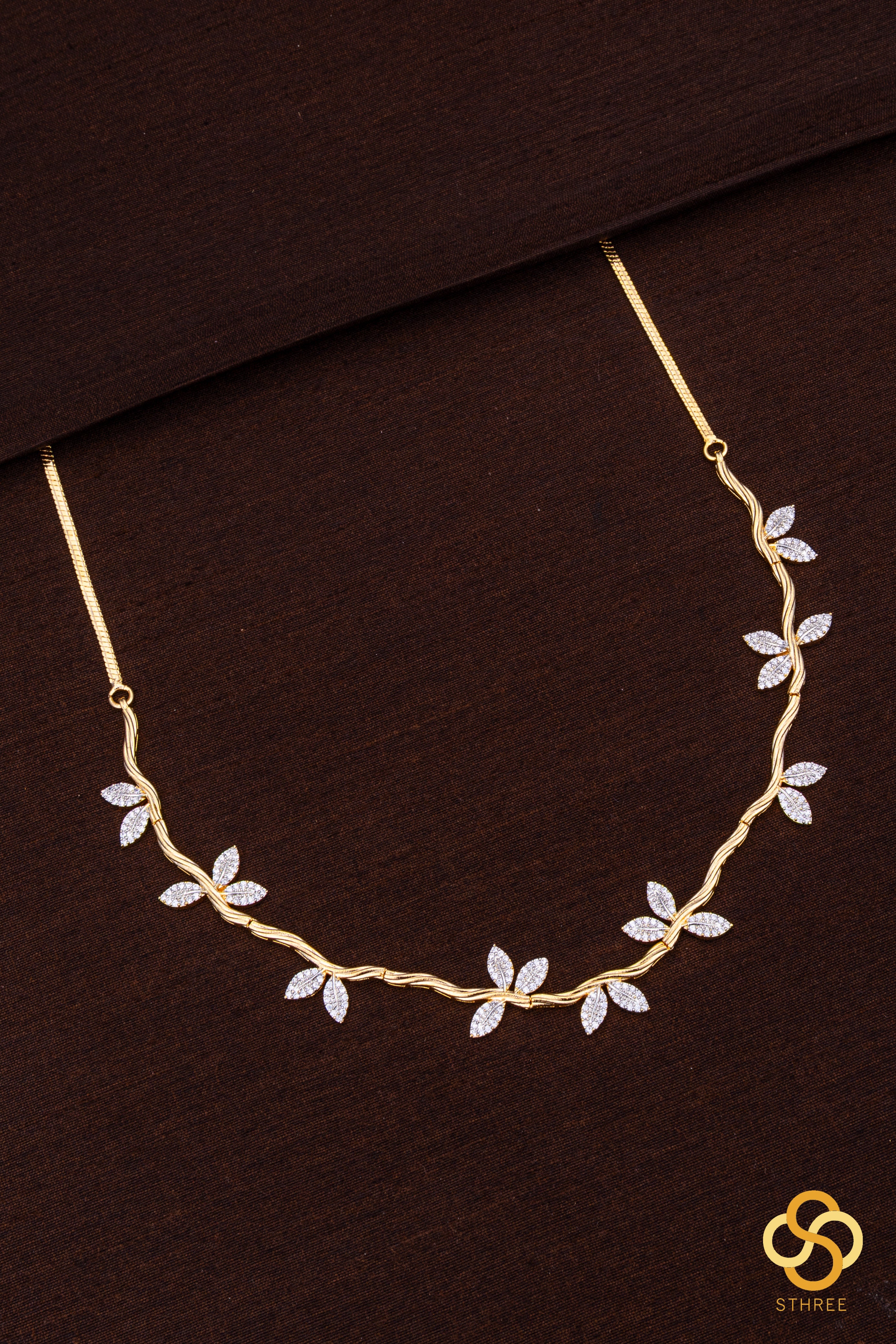 Leaf pattern necklace set