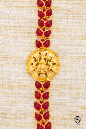 Lakshmi Mogappu with kemp stones