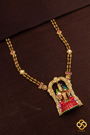 Kamakshi pendant in rettai-vari chain - Red