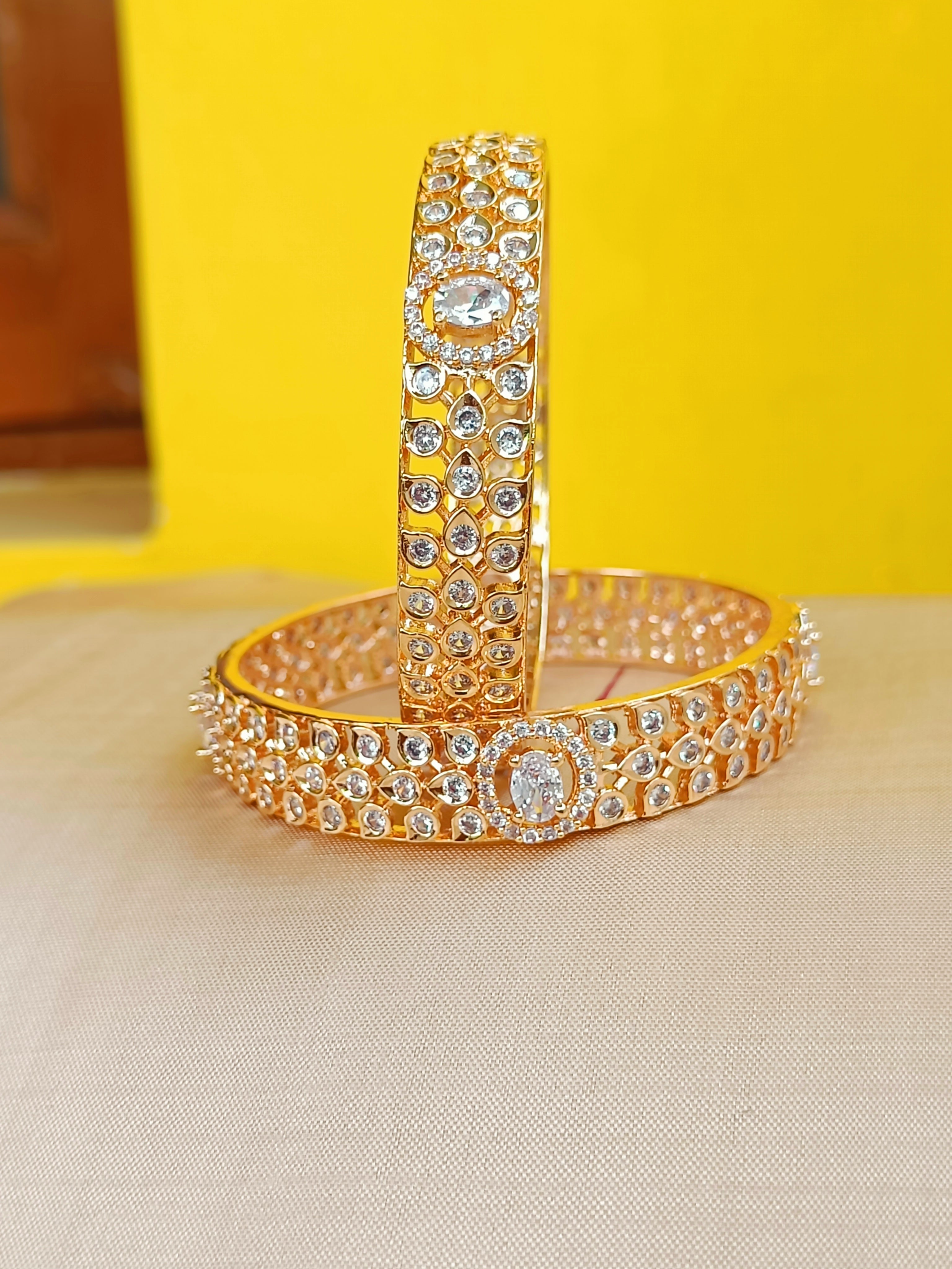 Leaf pattern with mogappu, zircon bangle