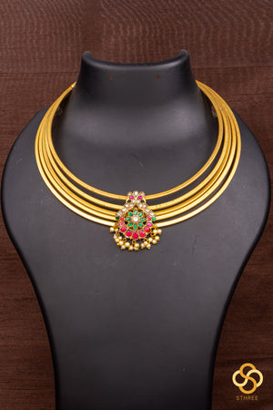 Hasli with jadau kundan with a red chandbali centrepiece