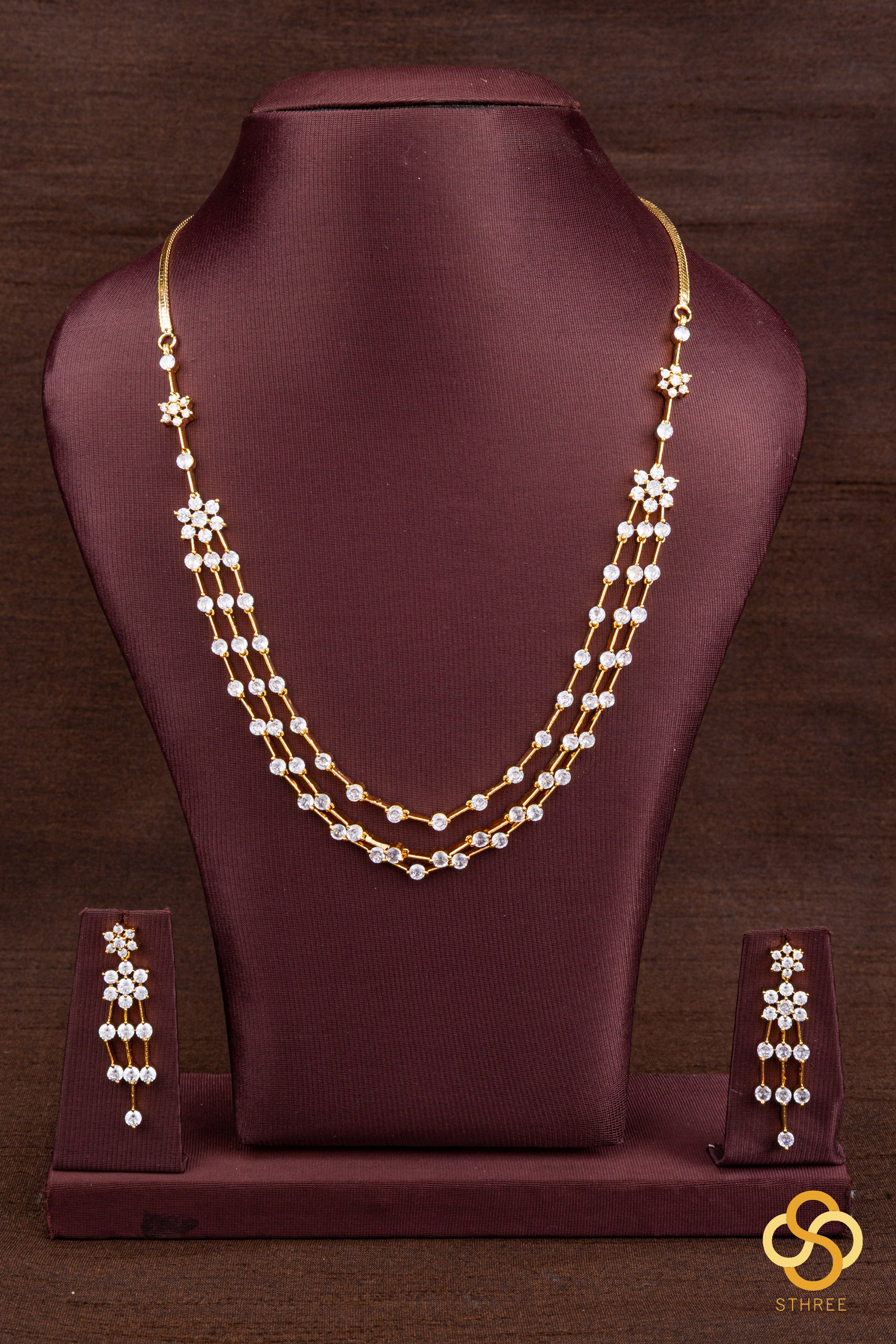Three liner diamond pattern necklace