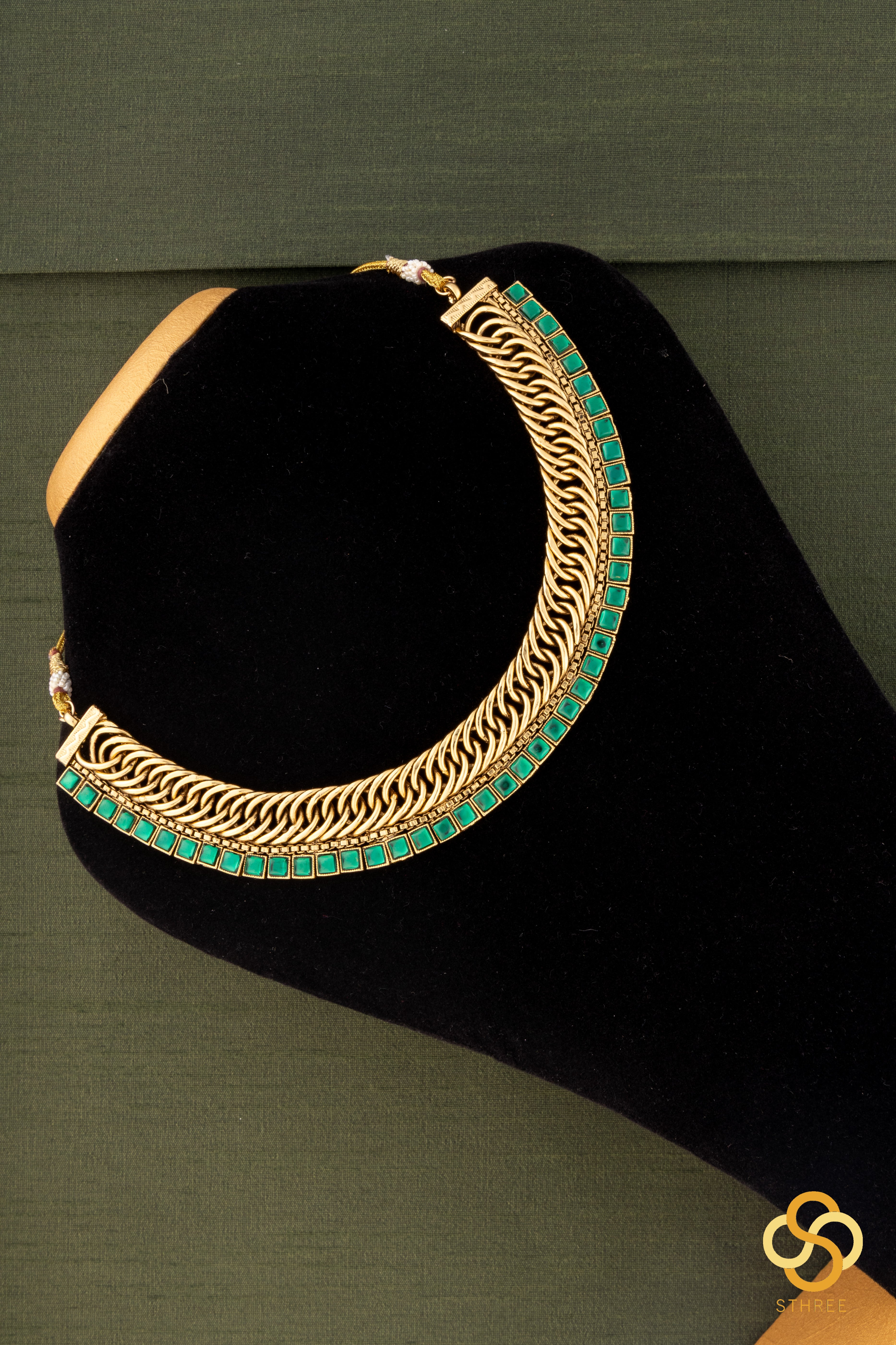 Emerald green, antique finish, jadau kundan choker