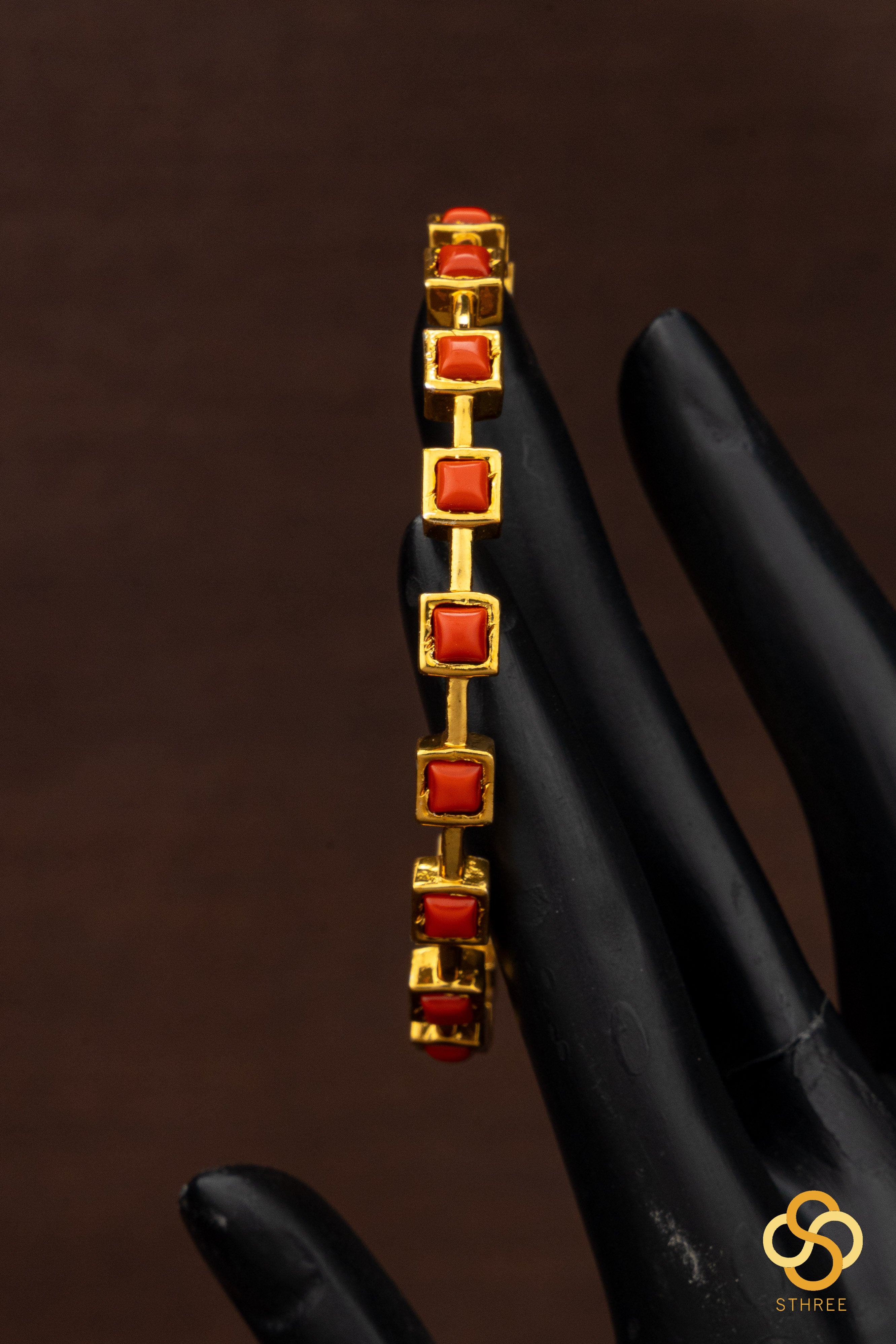 Coral with square pattern bangle - Set of 4