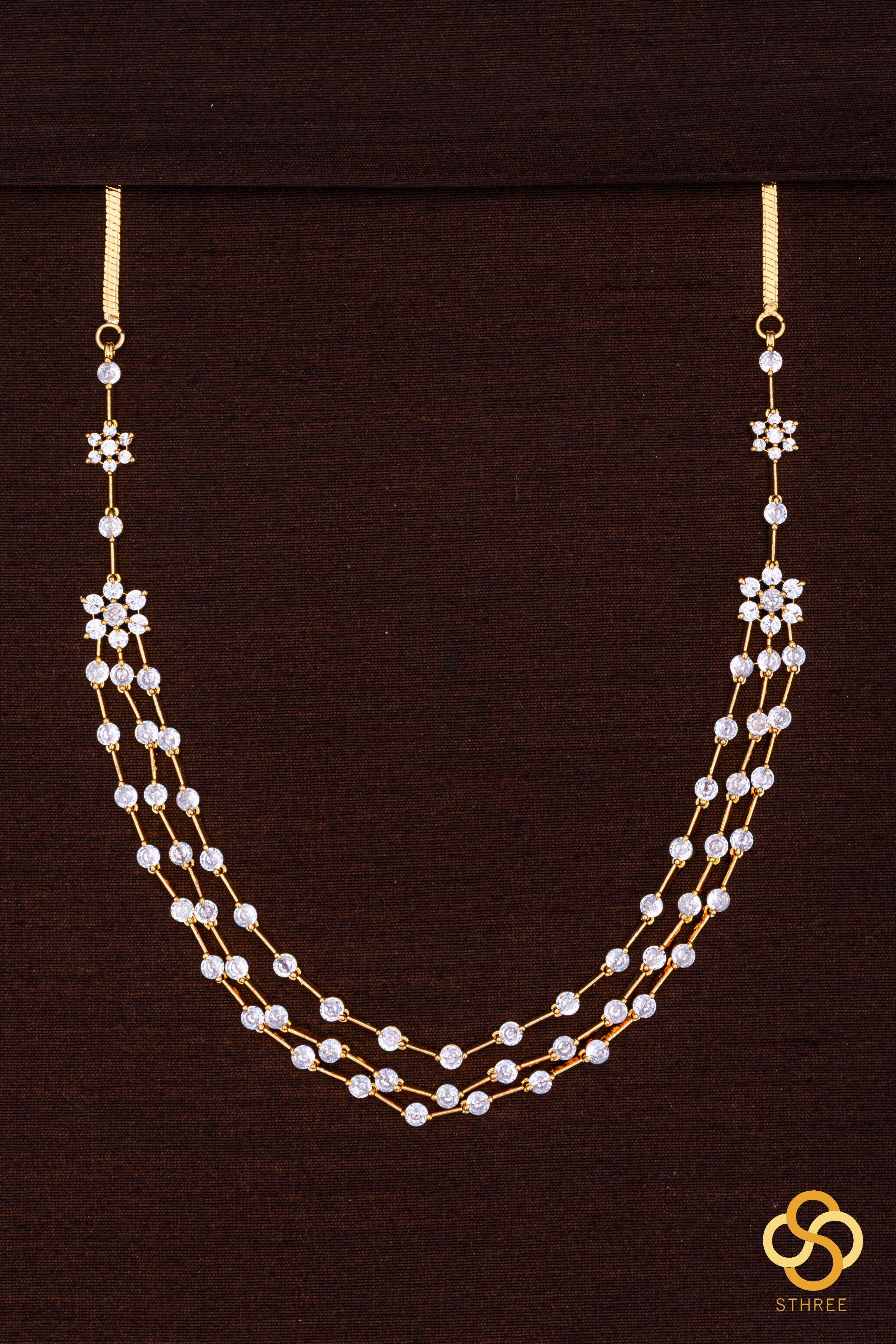Three liner diamond pattern necklace