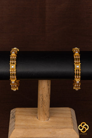 Antique finish, square pearls with pearls