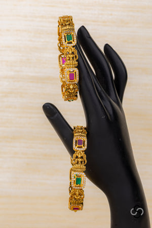 Lakshmi pendant with square kemp - Set of 2