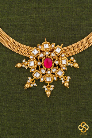 Pattai addigai set with a white padakkam