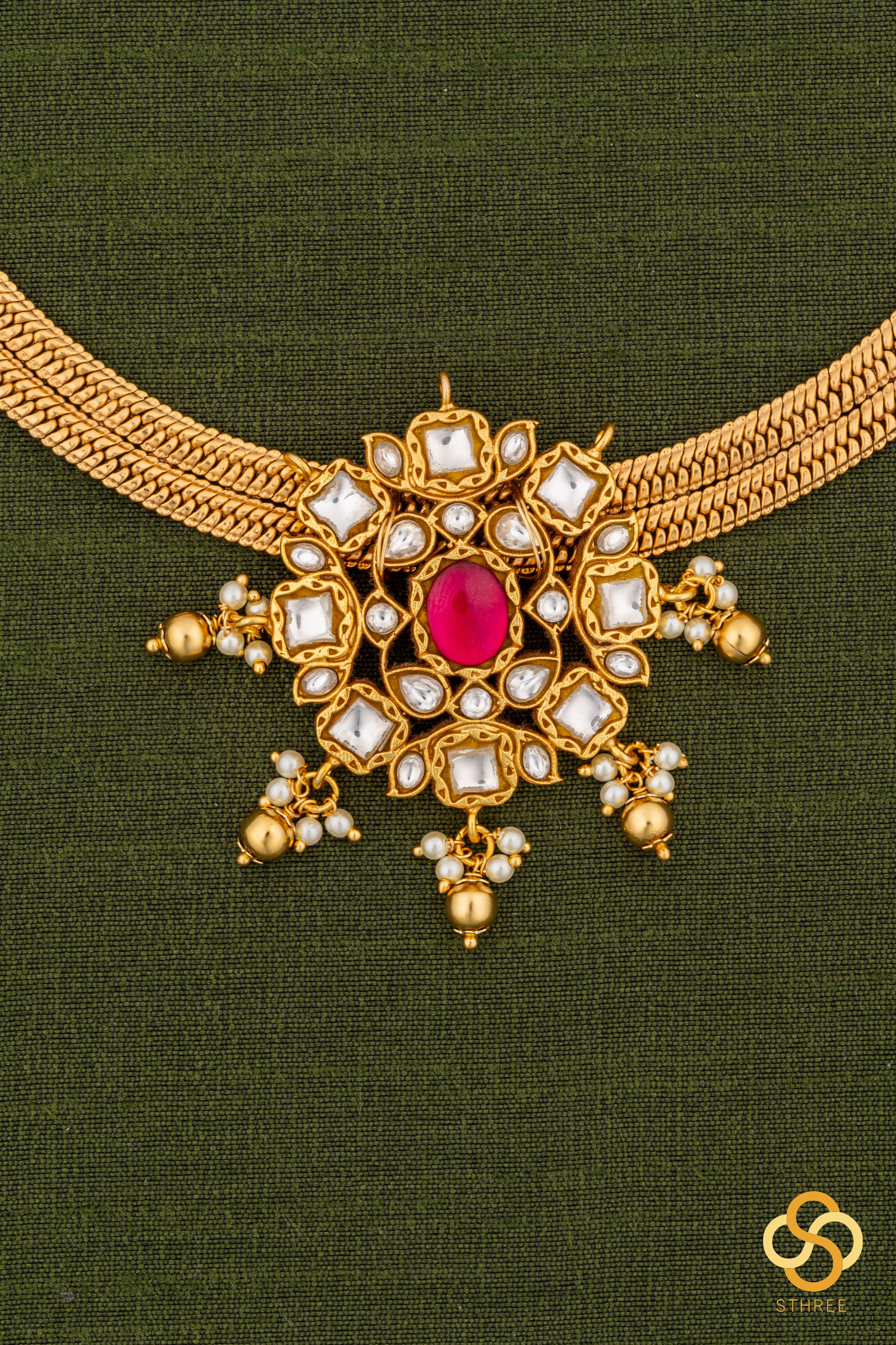 Pattai addigai set with a white padakkam