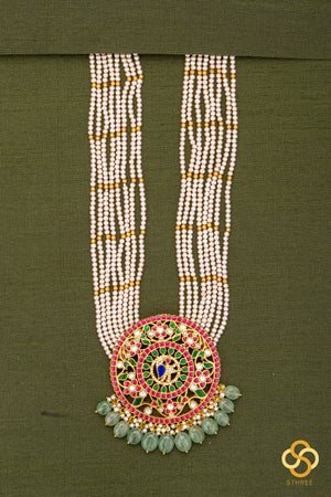 Rakkodi in eight strands of pearls