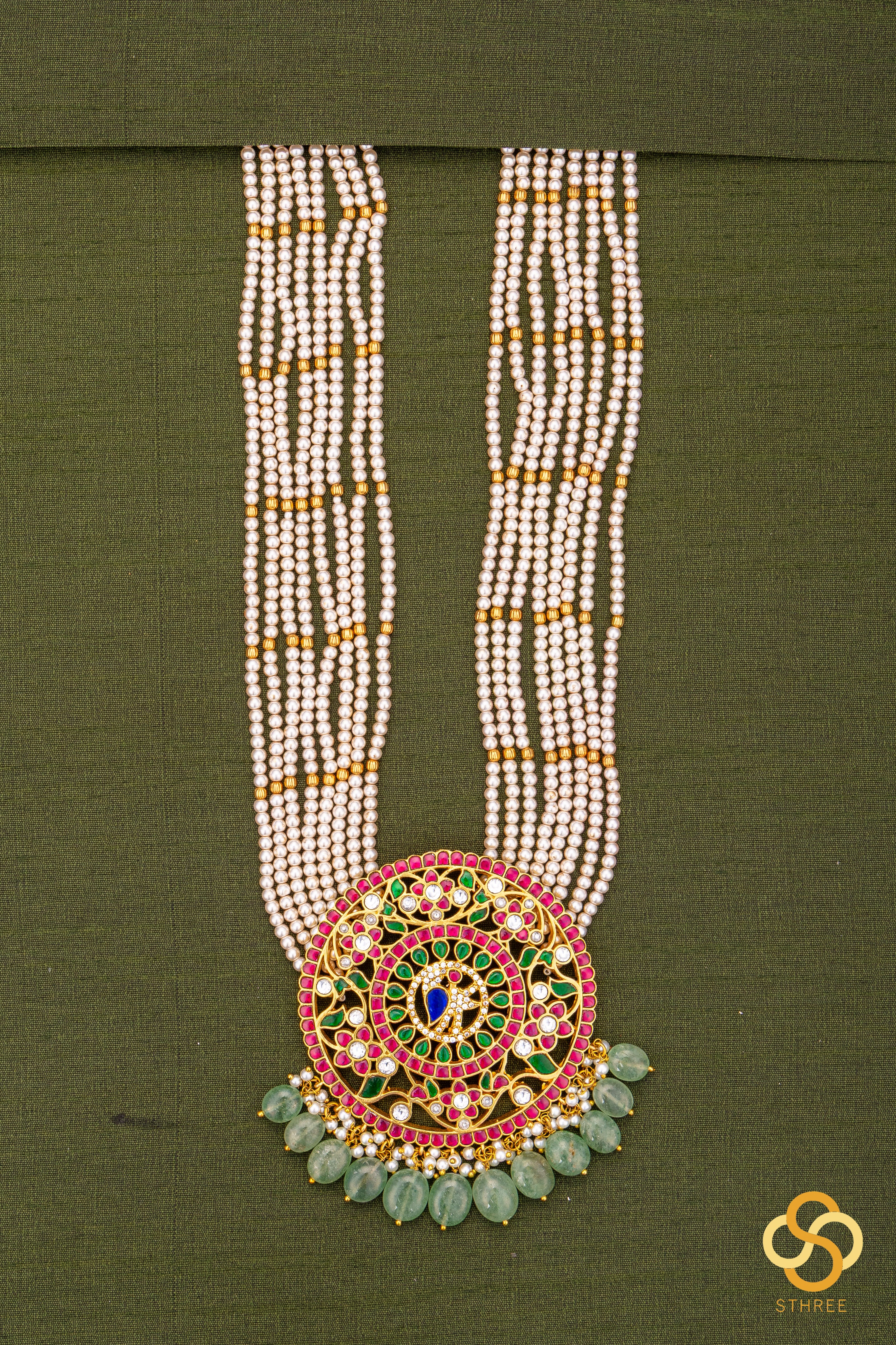 Rakkodi in eight strands of pearls