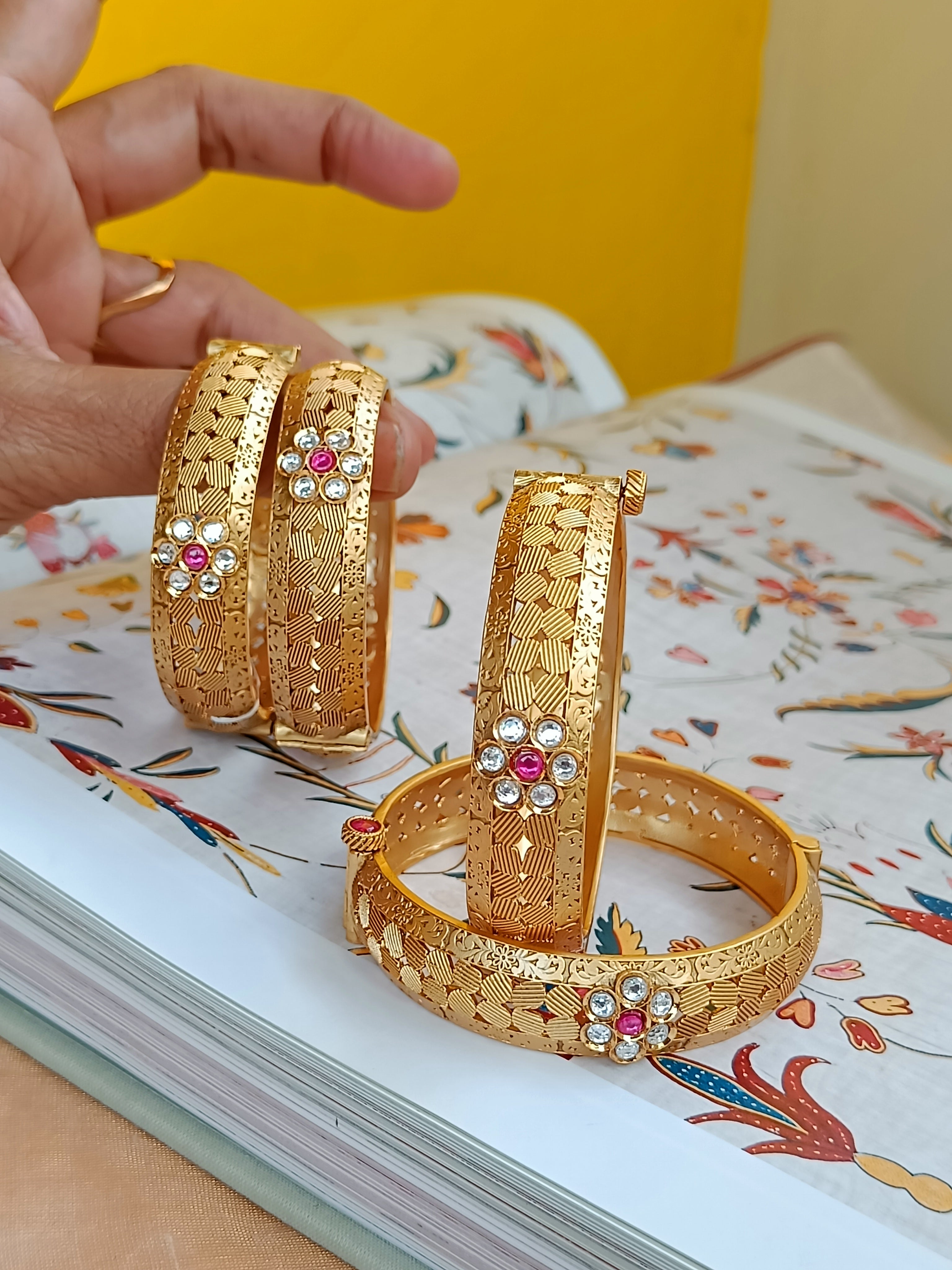 Matt gold kada pair with kundan mogappu