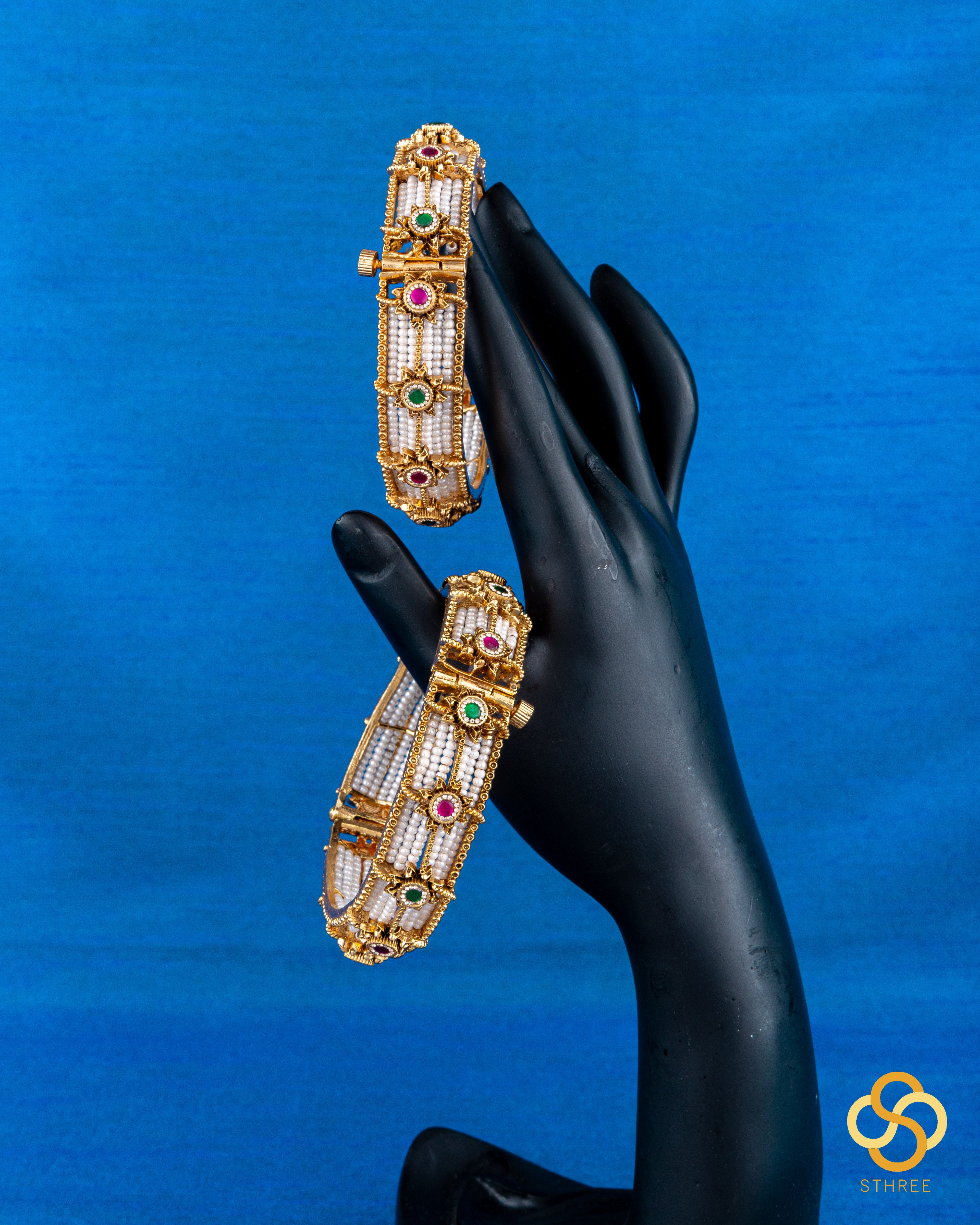 Kada - White colour beads