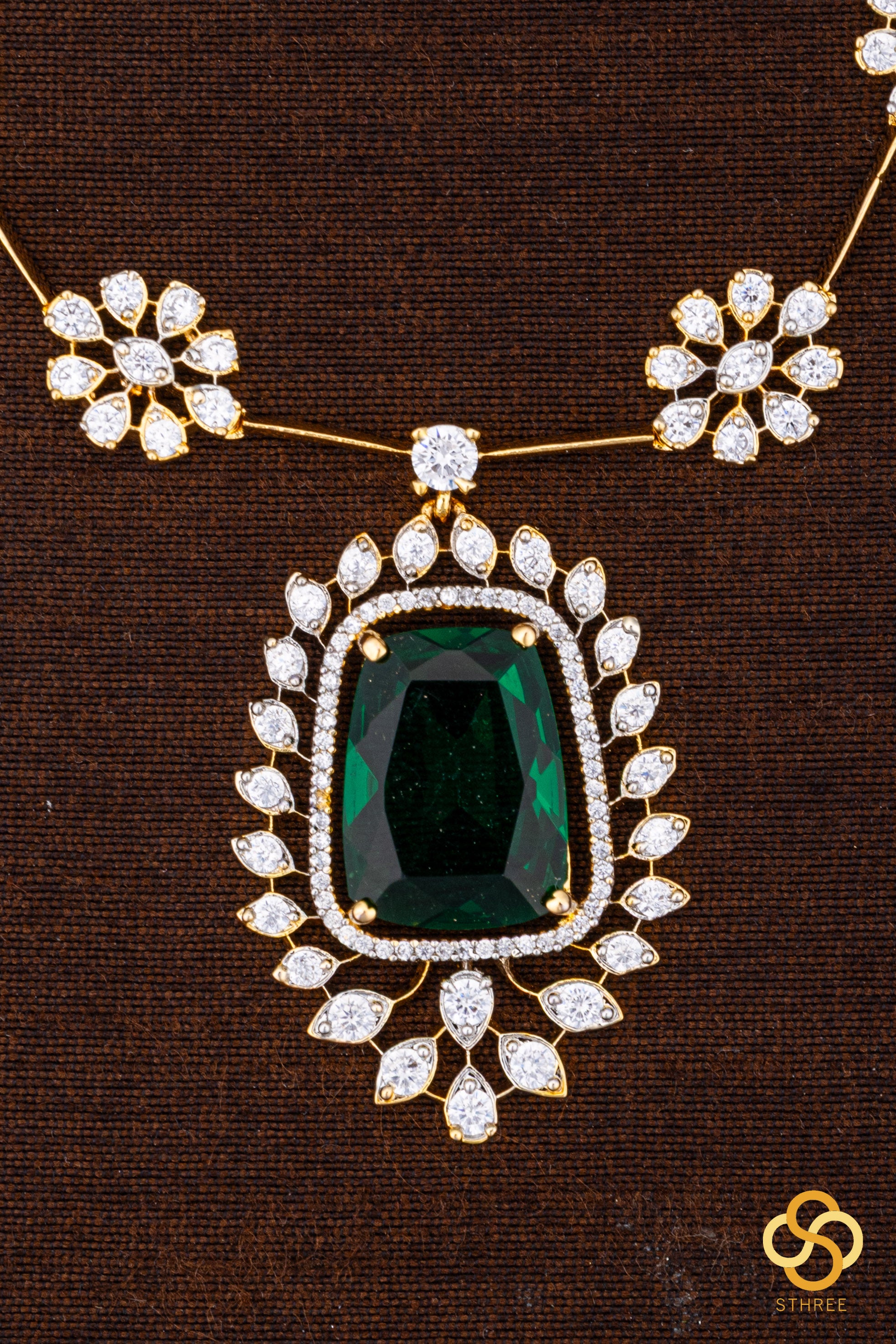 Diamond Pattern Necklace with Emerald Green Pendant