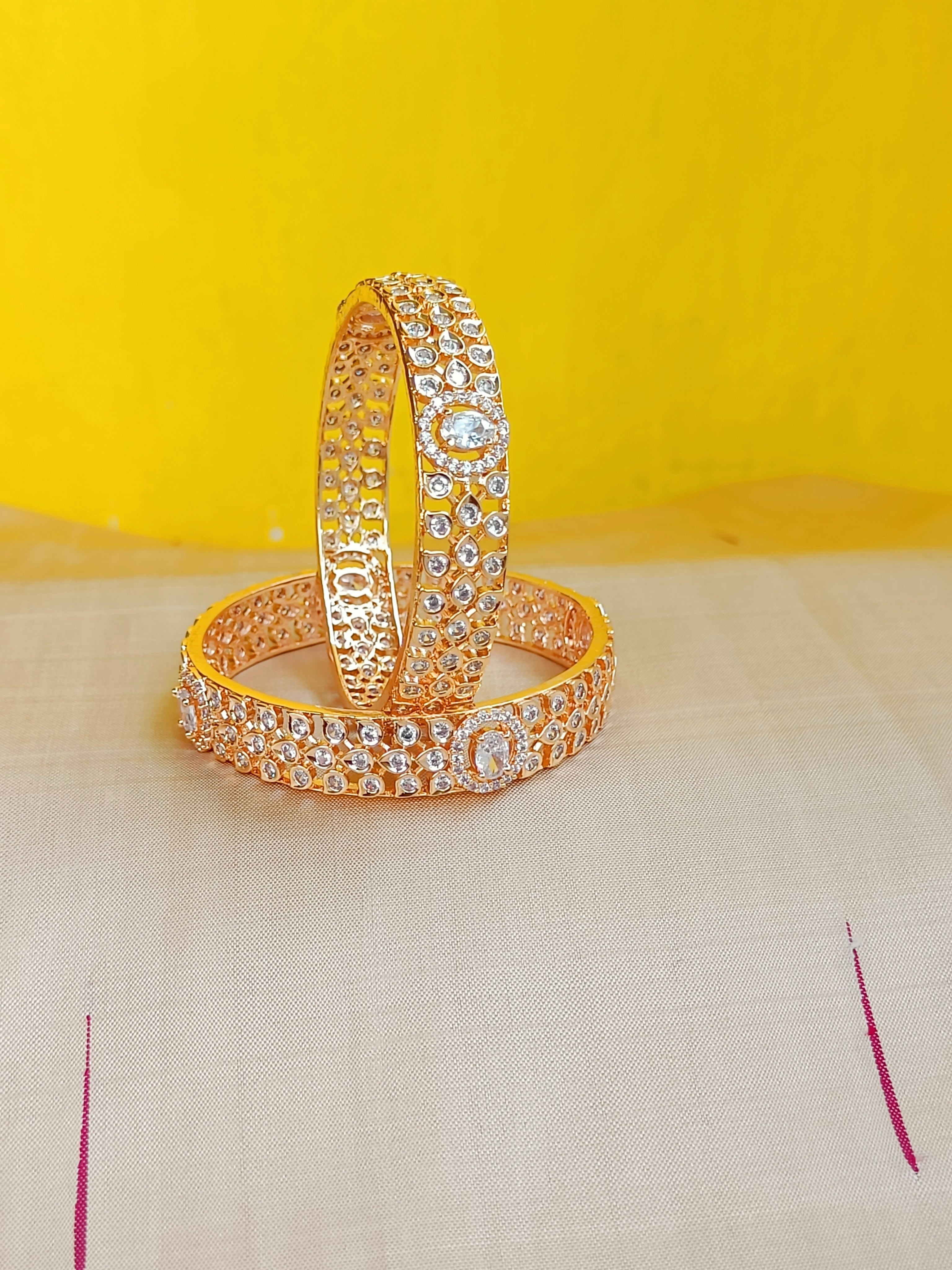 Leaf pattern with mogappu, zircon bangle