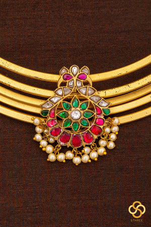 Hasli with jadau kundan with a red chandbali centrepiece