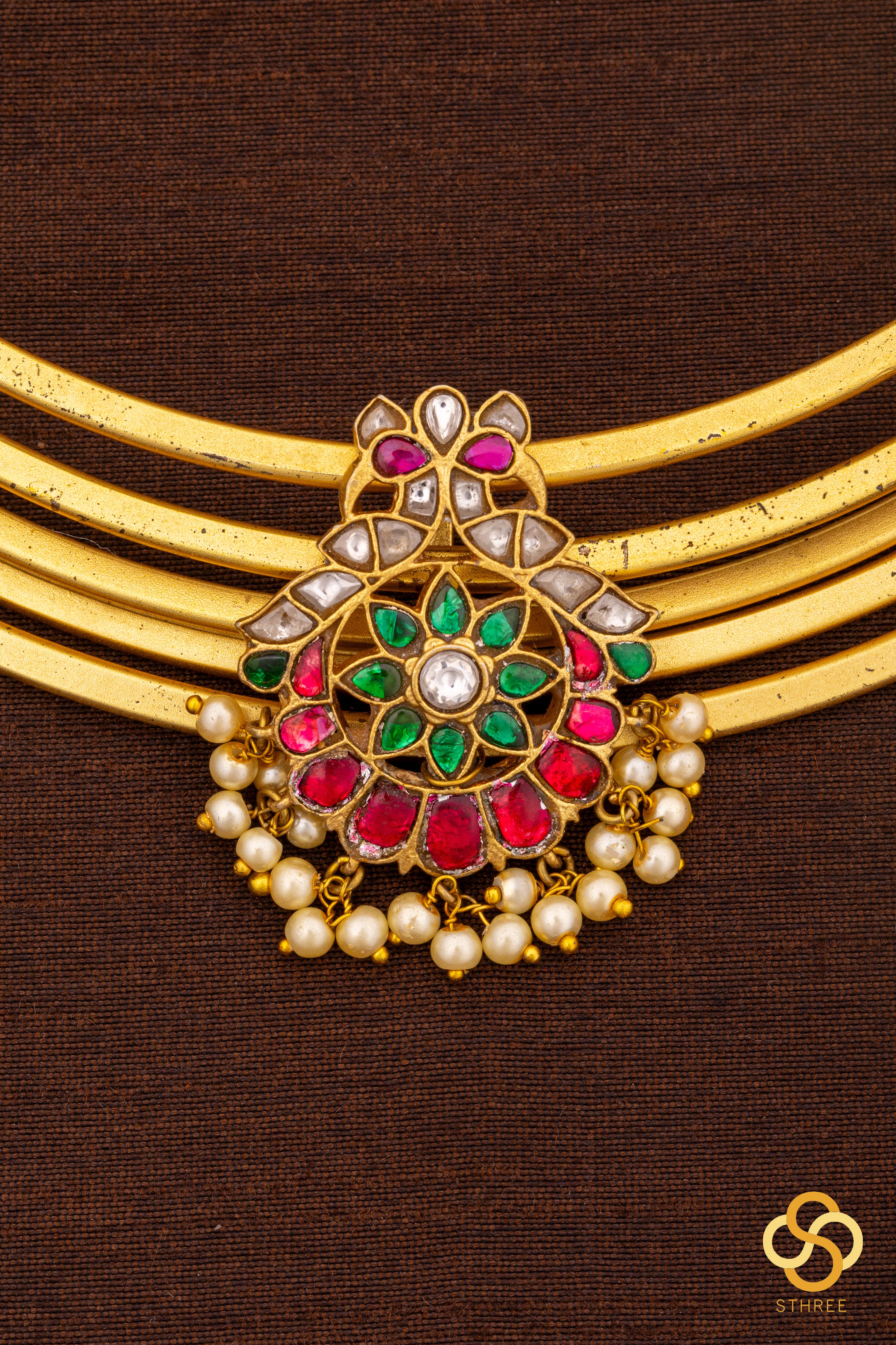 Hasli with jadau kundan with a red chandbali centrepiece