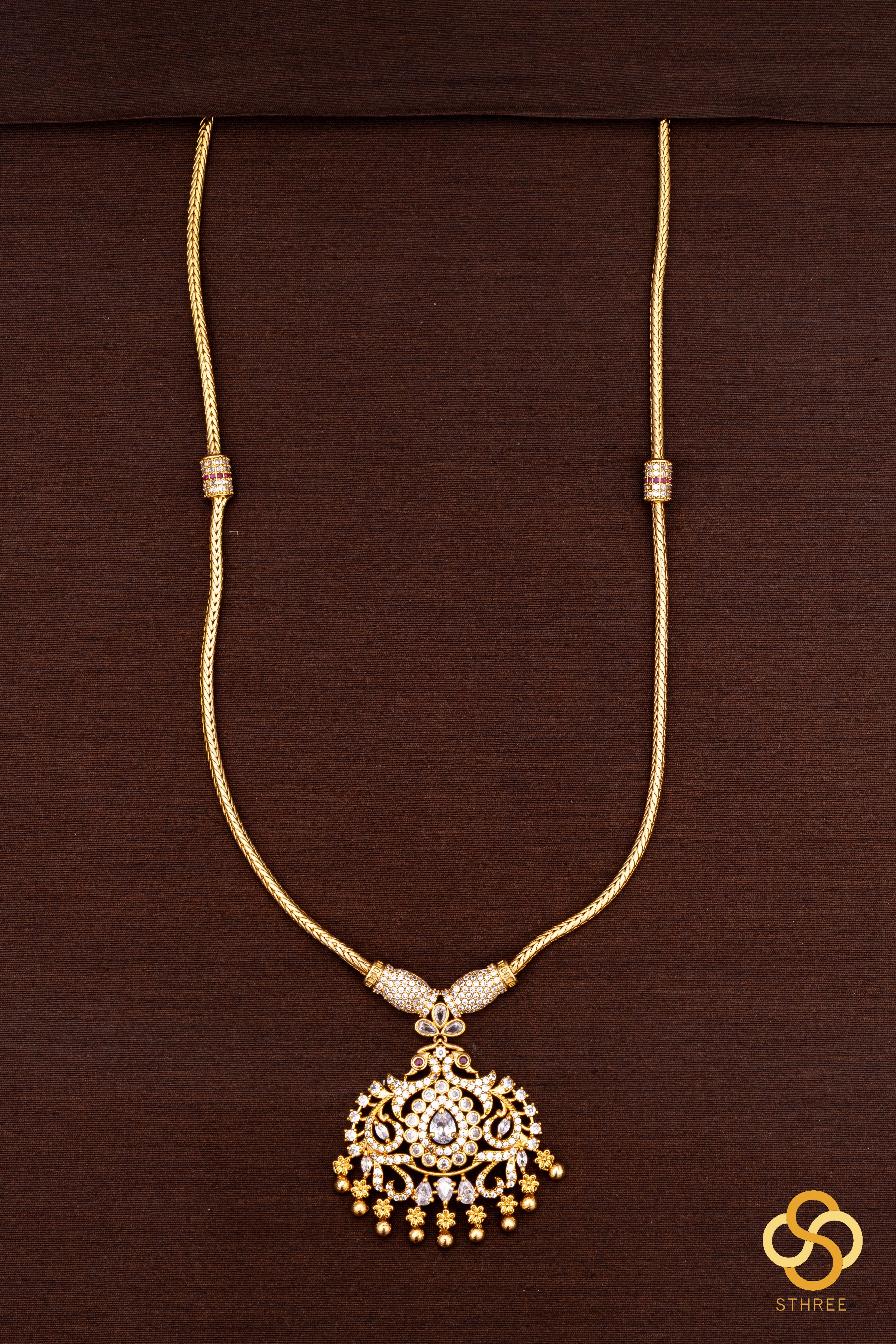 Long ettupidi chain with saradu