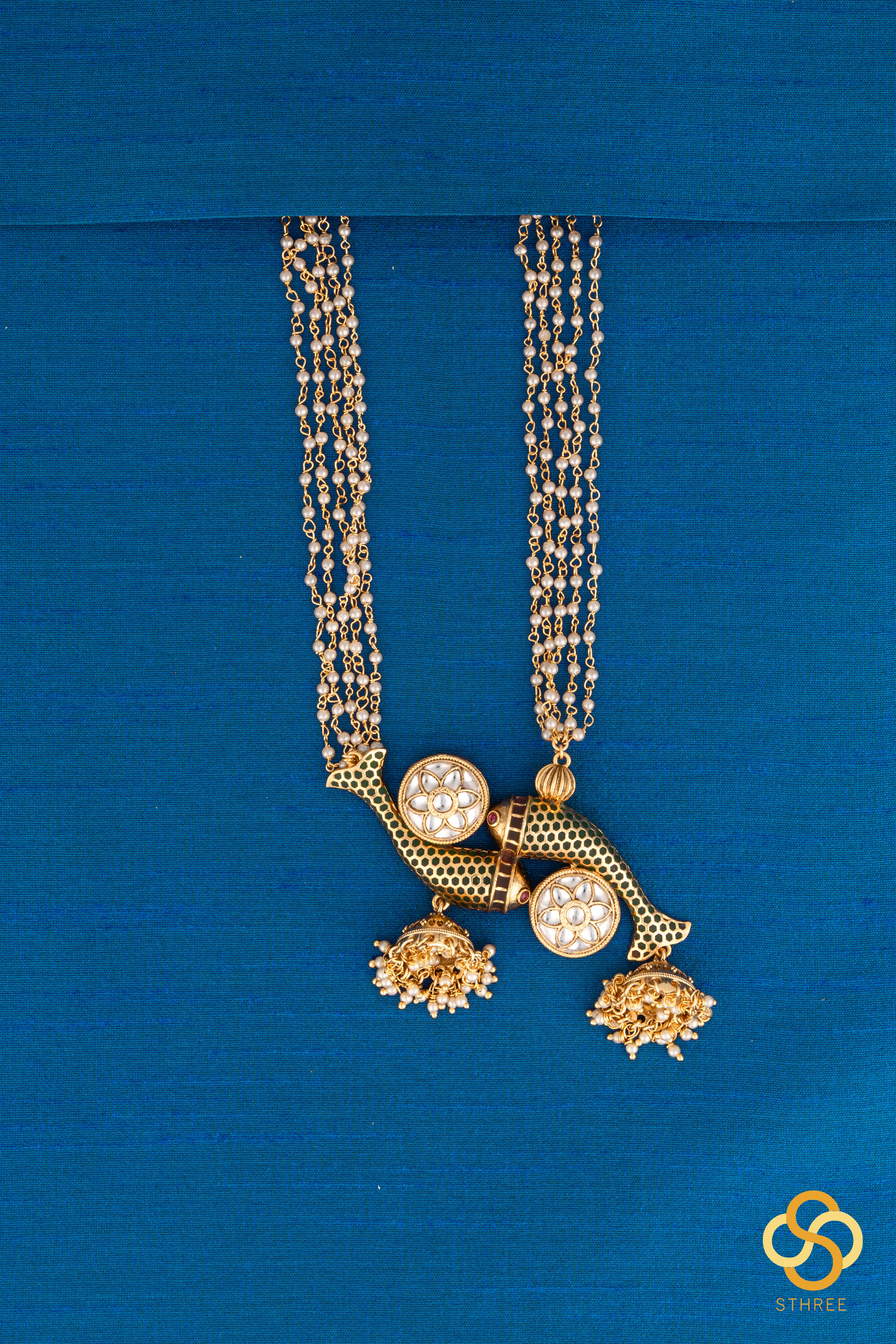 Fish Jadau kundan pendant with pearls
