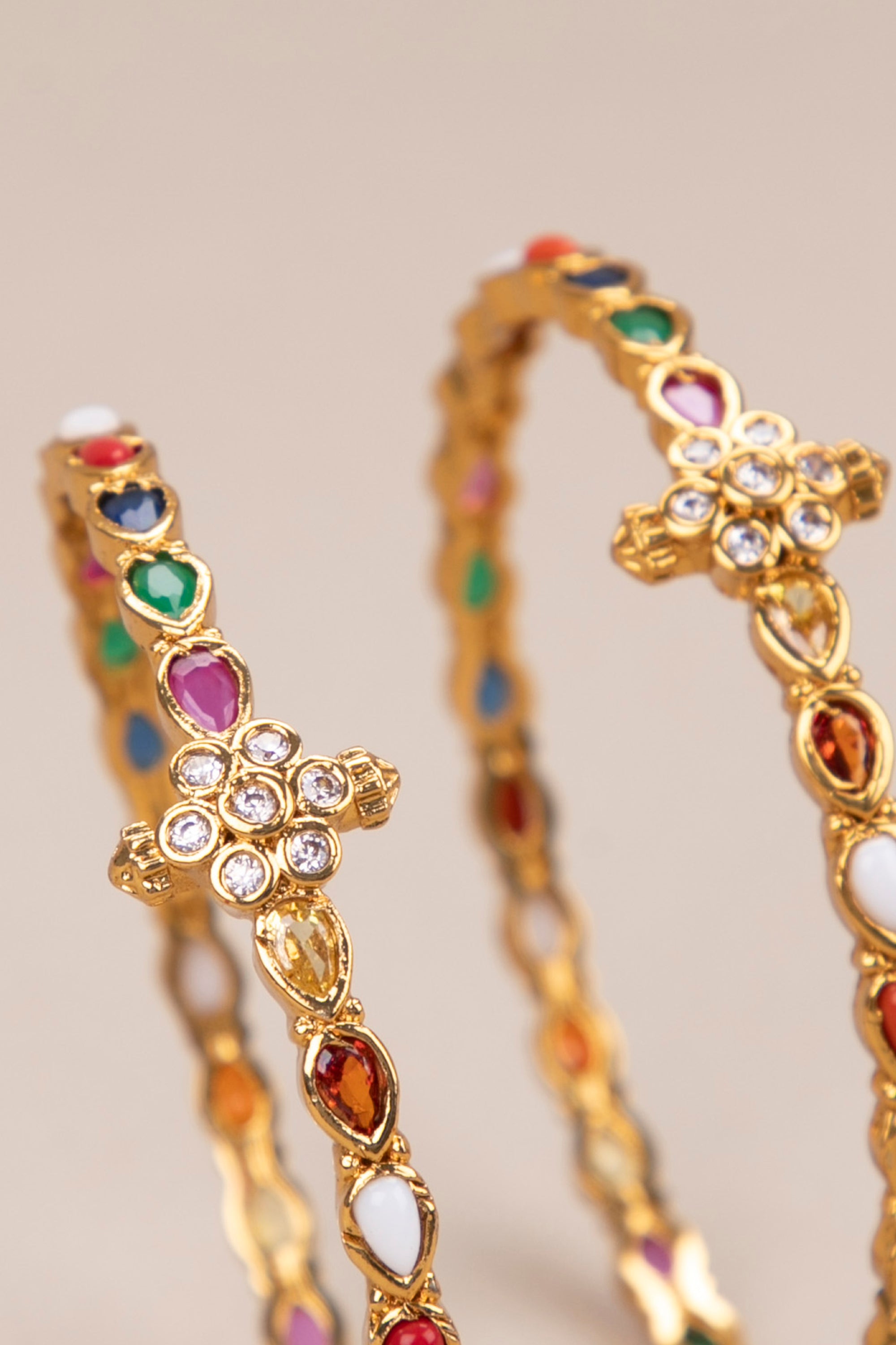 Slim kada with a diamond pattern mogappu - Navarathna