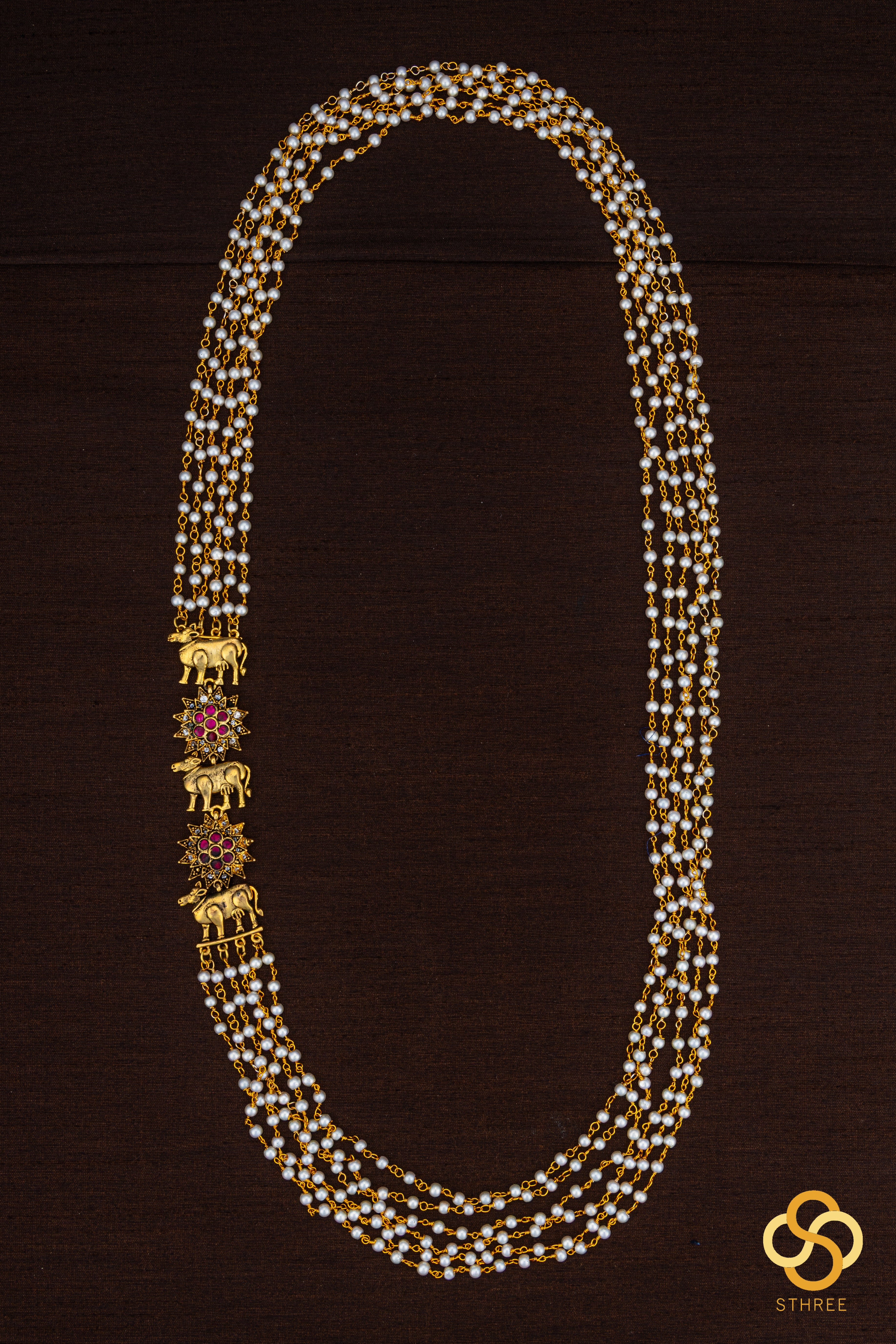 Pichwai mogappu with pearls