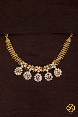 Rajwadi choker with white kundan