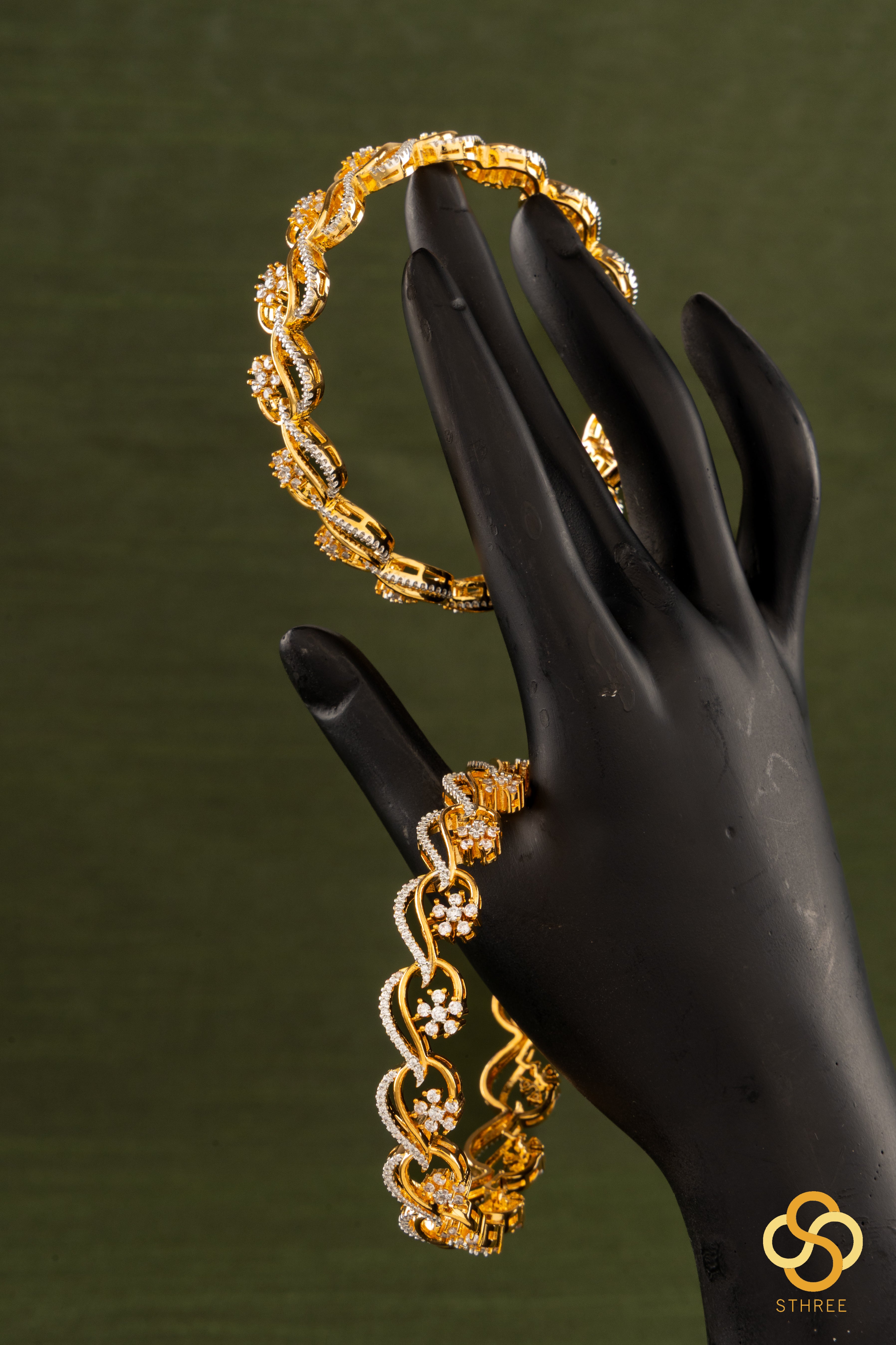 Diamond pattern flower bangles - Set of 2