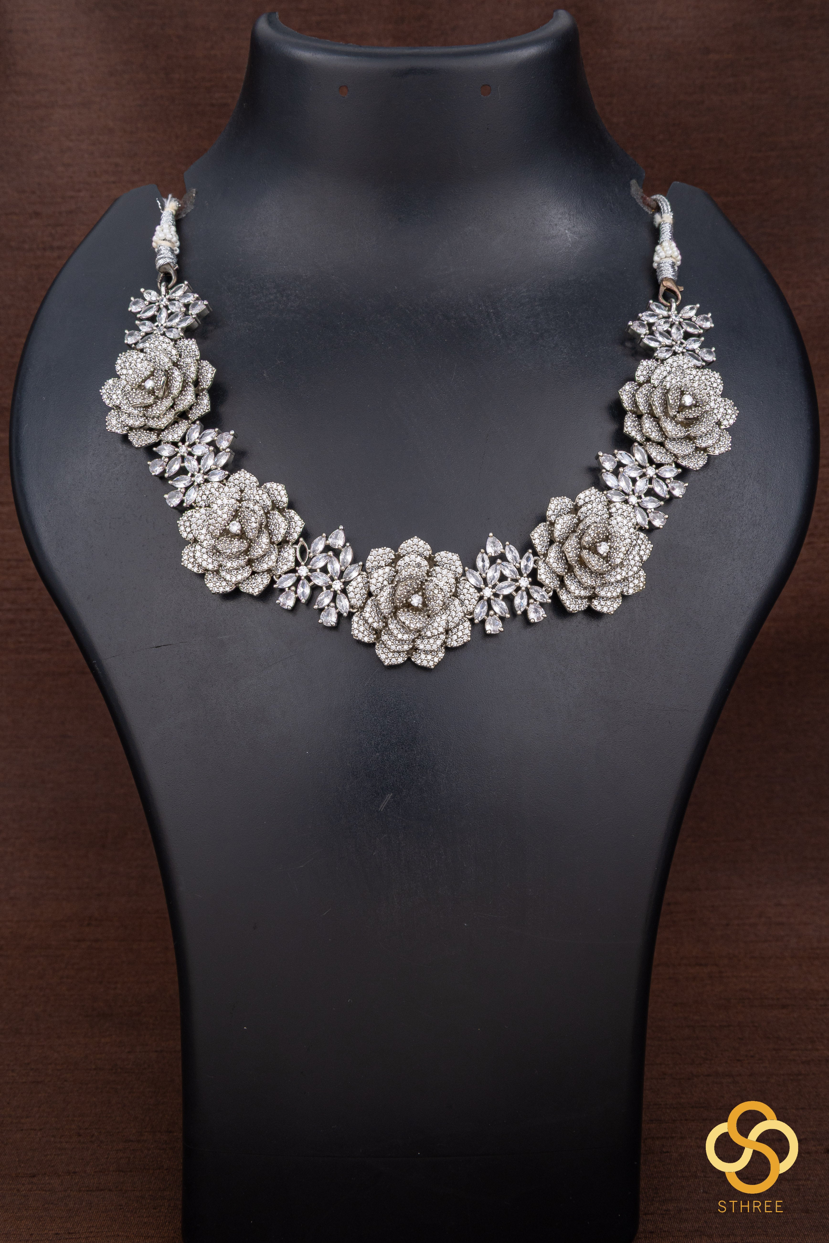 Diamond Pattern with Roses Neckpiece Set
