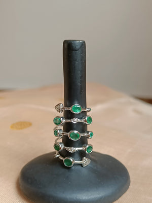 Spring ring - five lines, pure silver and emeralds