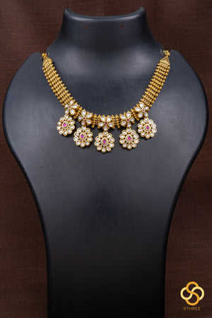 Rajwadi choker with white kundan