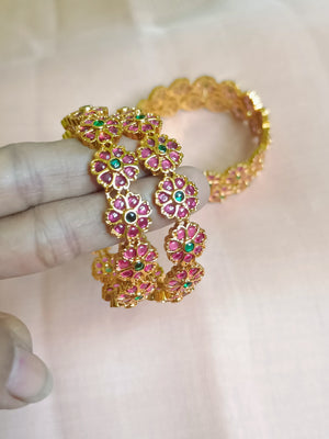 Floral pink red kemp with green