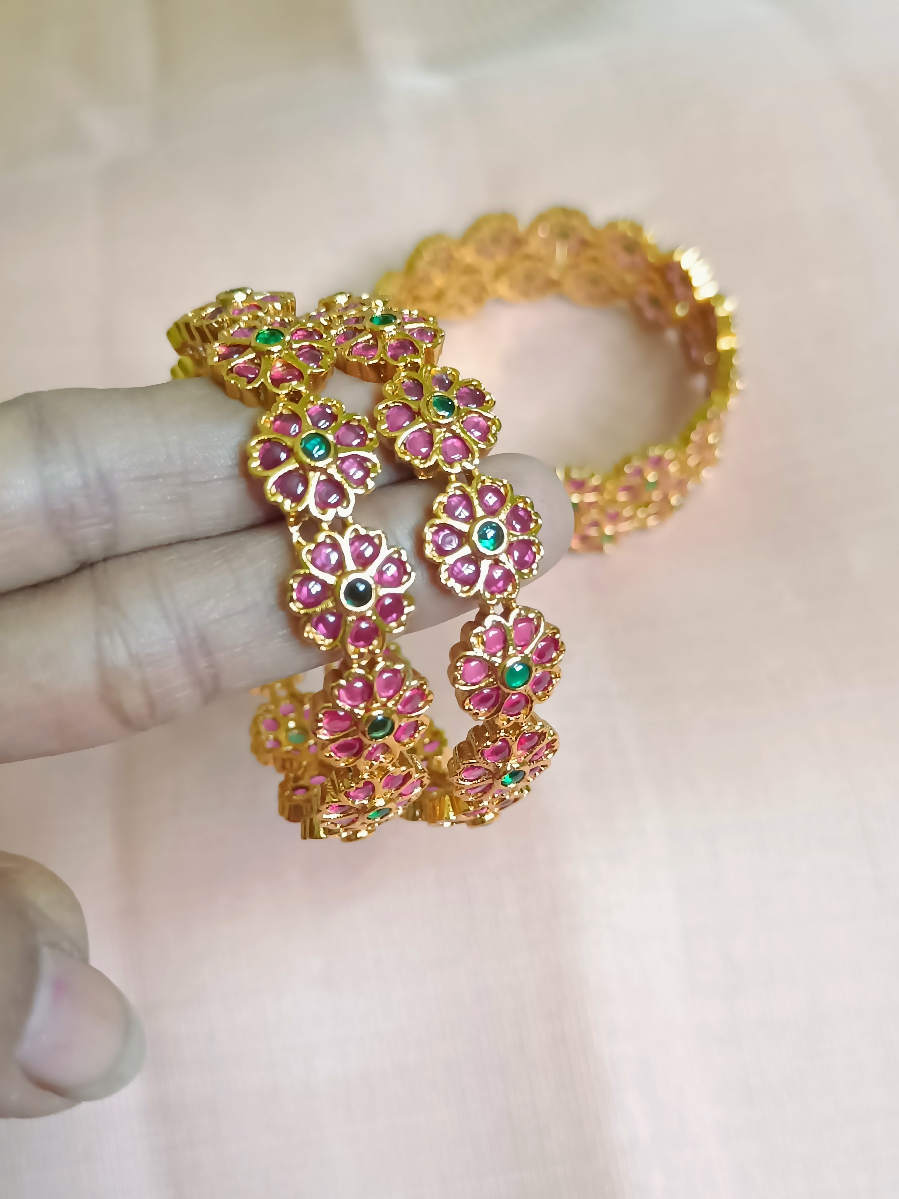 Floral pink red kemp with green