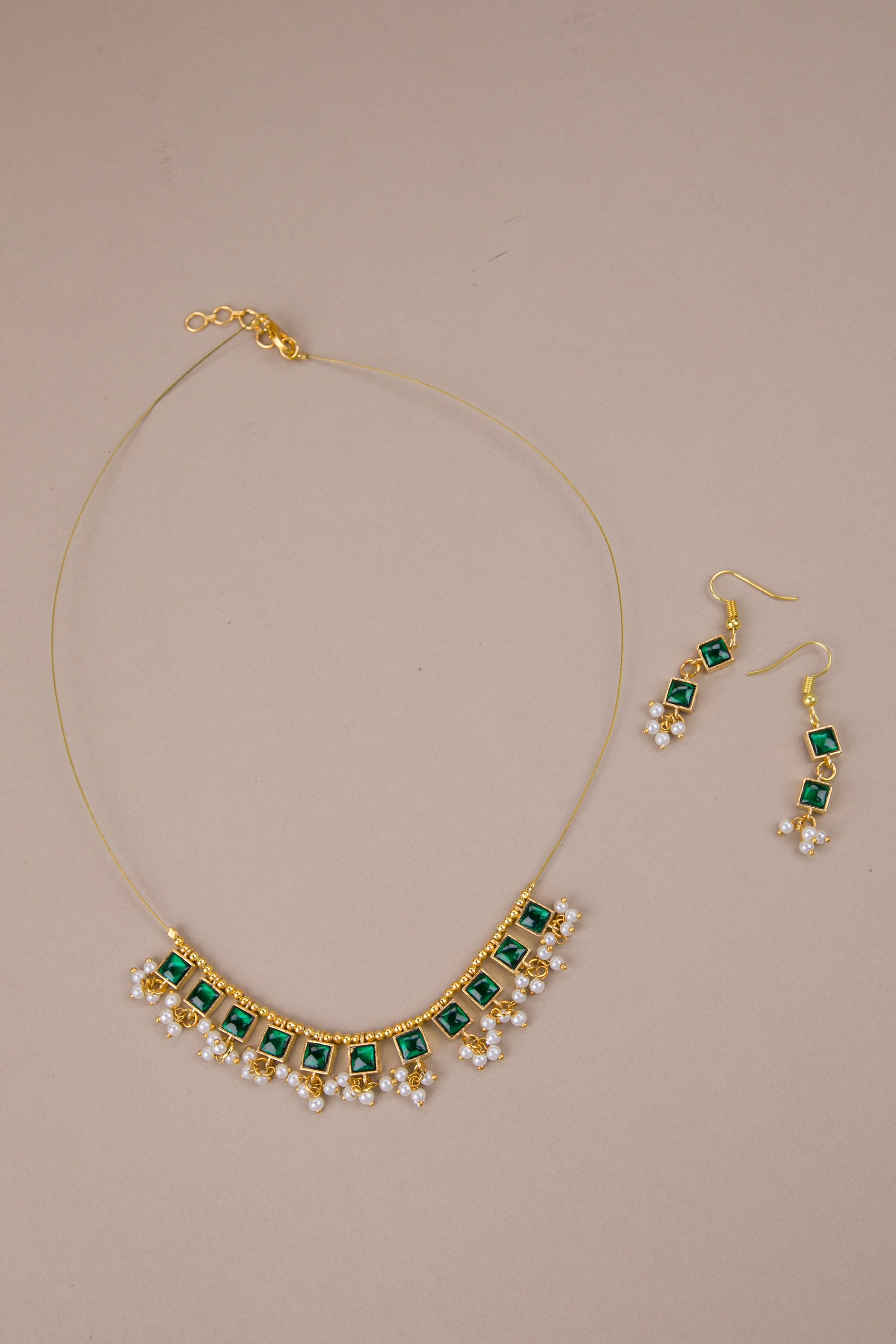 Kundan Squares on a Thin Chain - Green