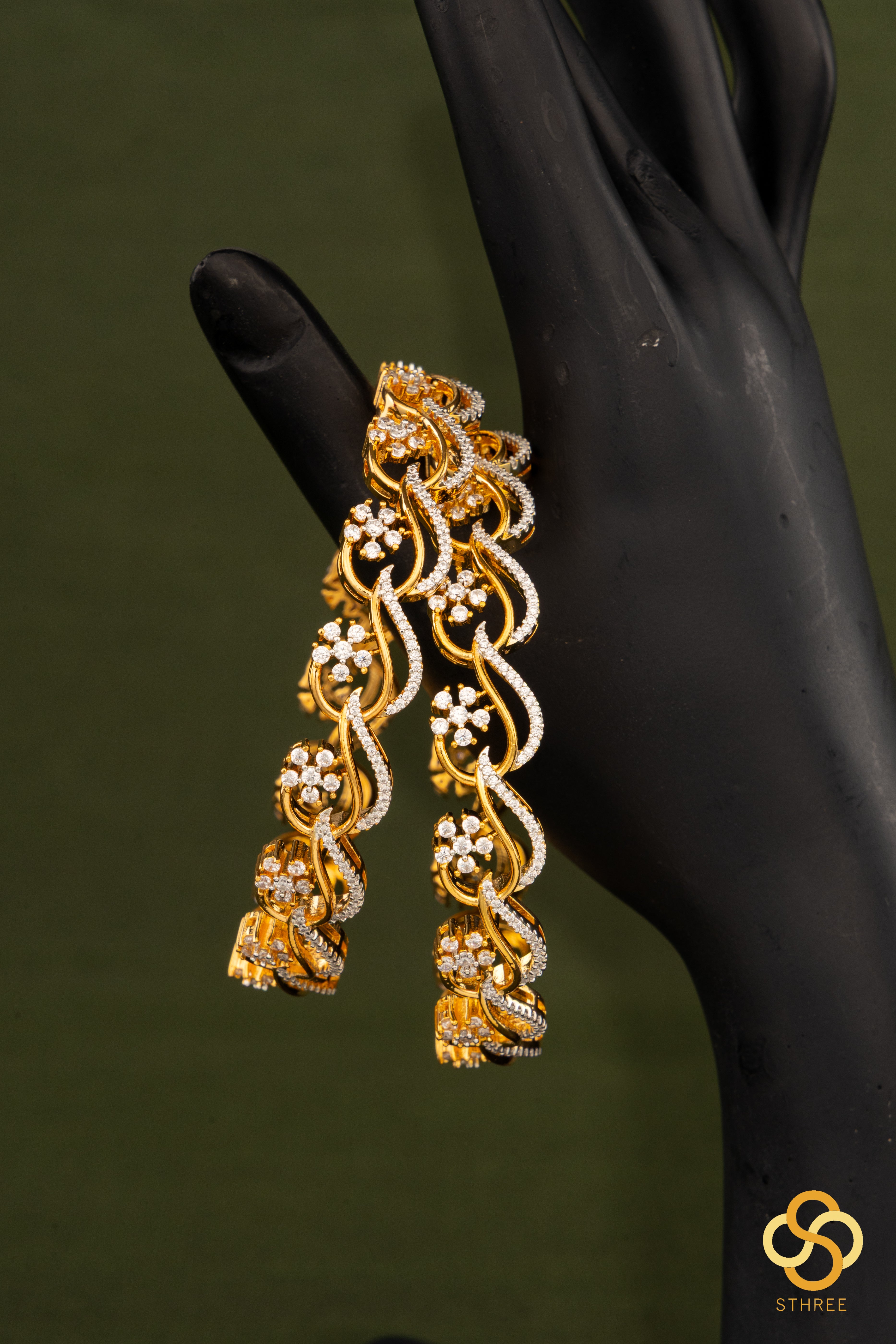 Diamond pattern flower bangles - Set of 2