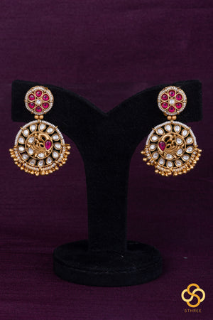Emerald green (7 liner) with Jadau kundan pendant - White mogappu