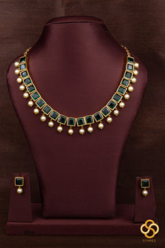 Square kemp with pearls  - Emerald green