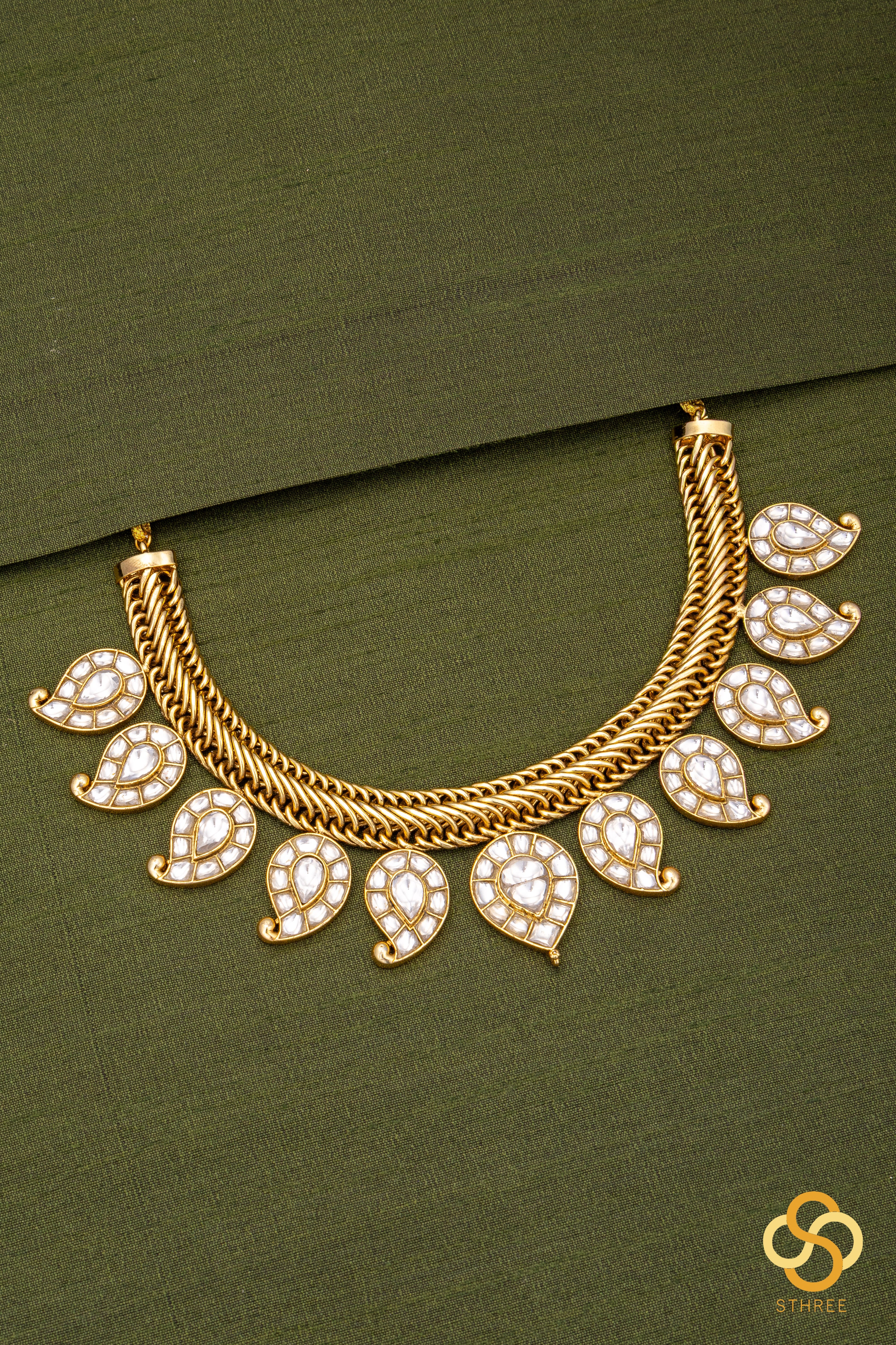 Manga malai set in a spiral chain - All white set