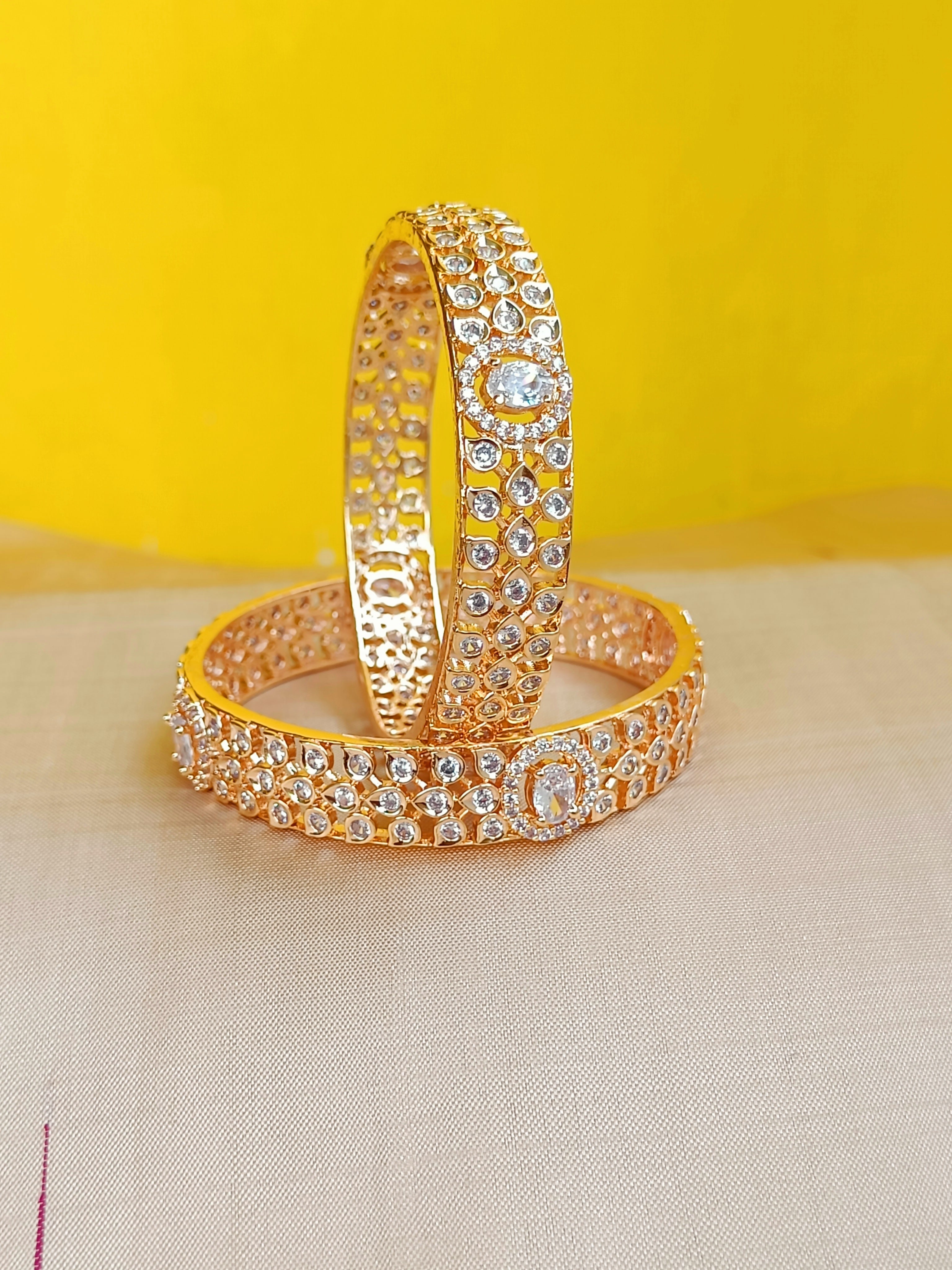 Leaf pattern with mogappu, zircon bangle