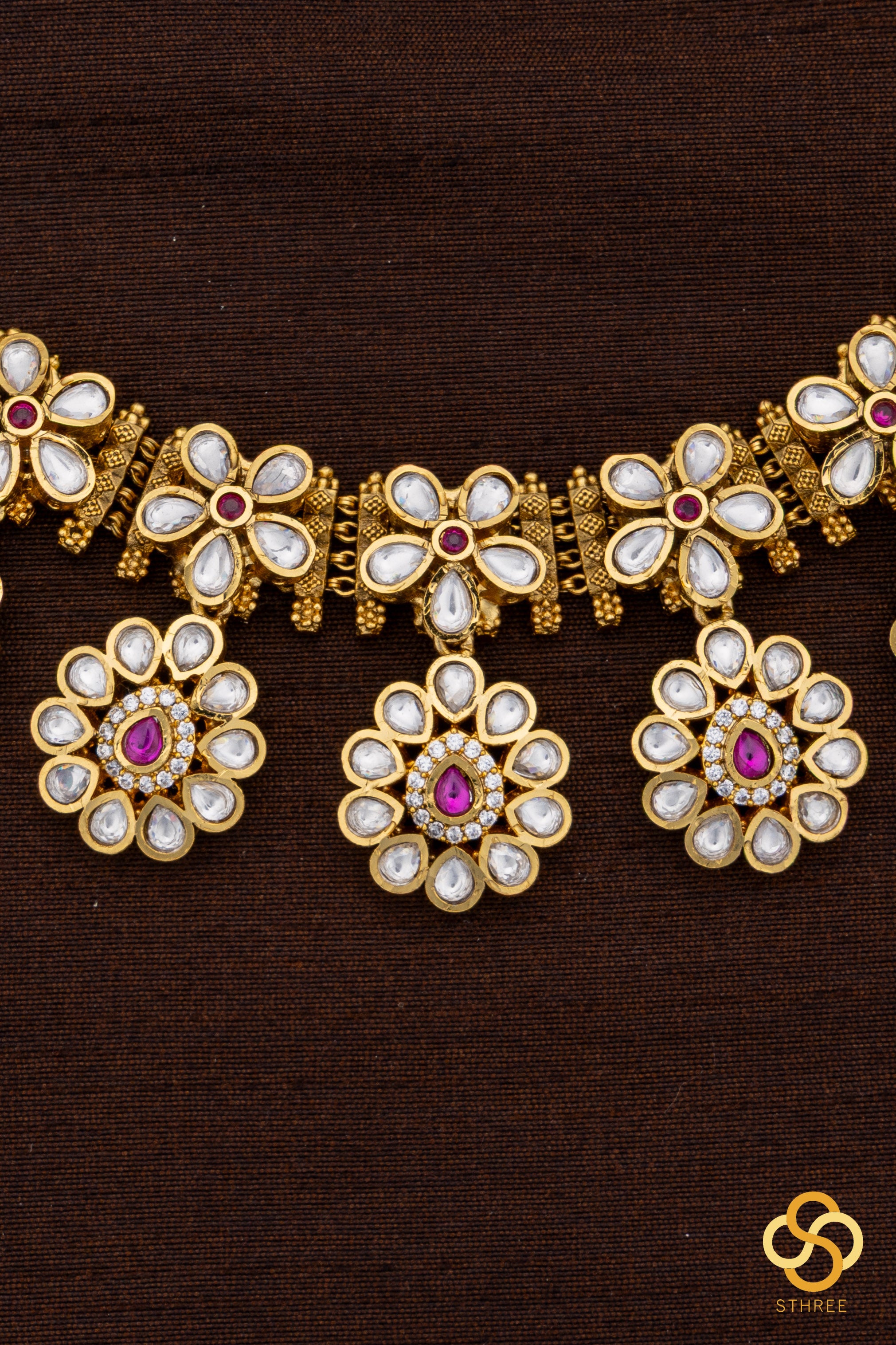 Rajwadi choker with white kundan