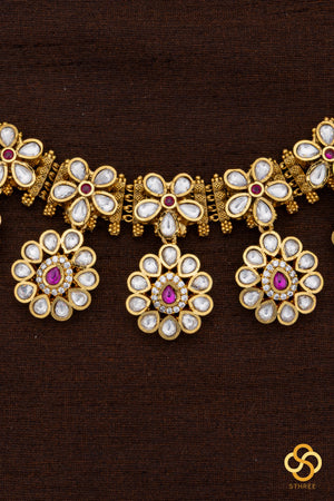 Rajwadi choker with white kundan