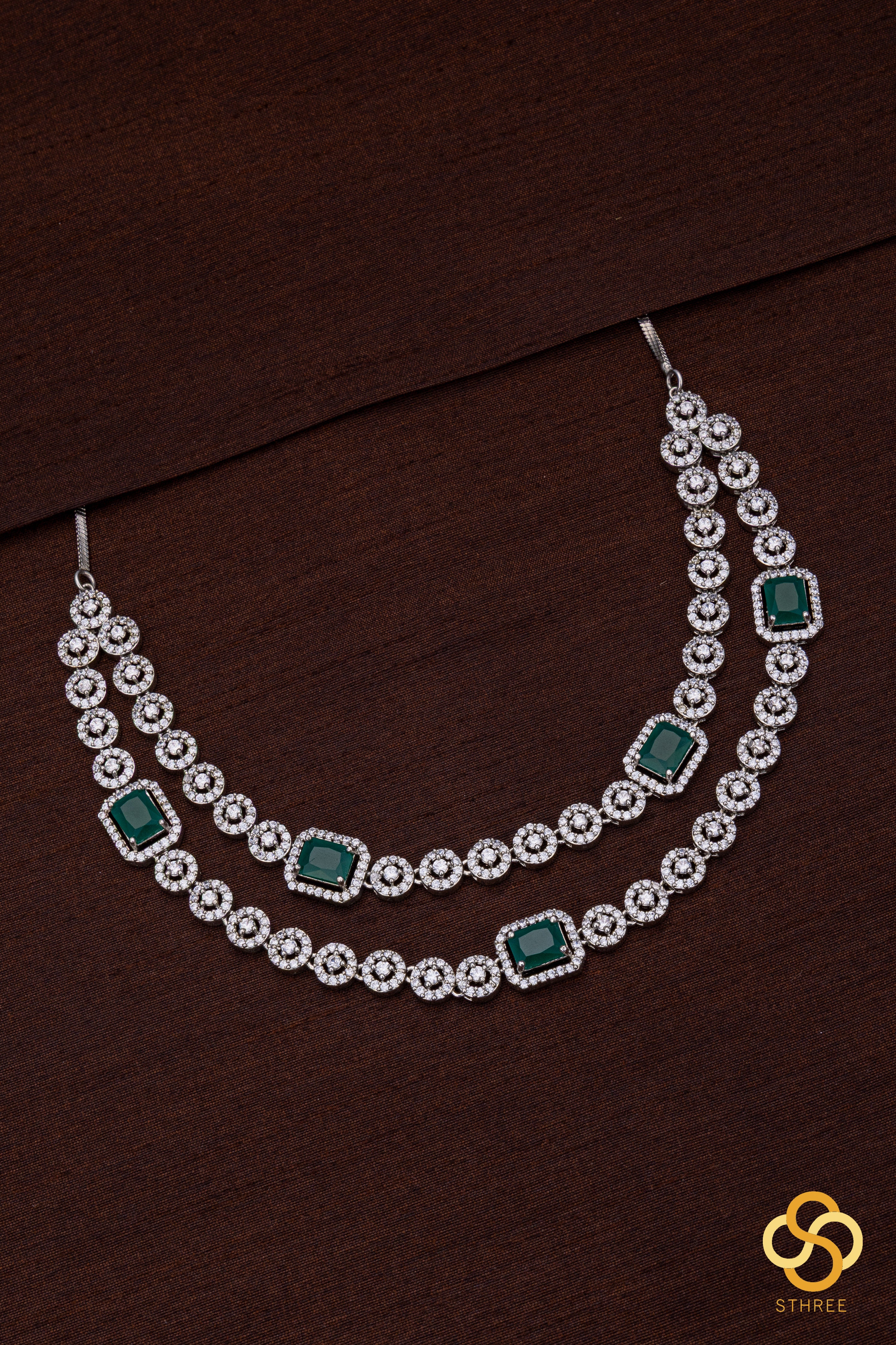 Diamond Pattern with Emerald Green Square Stone