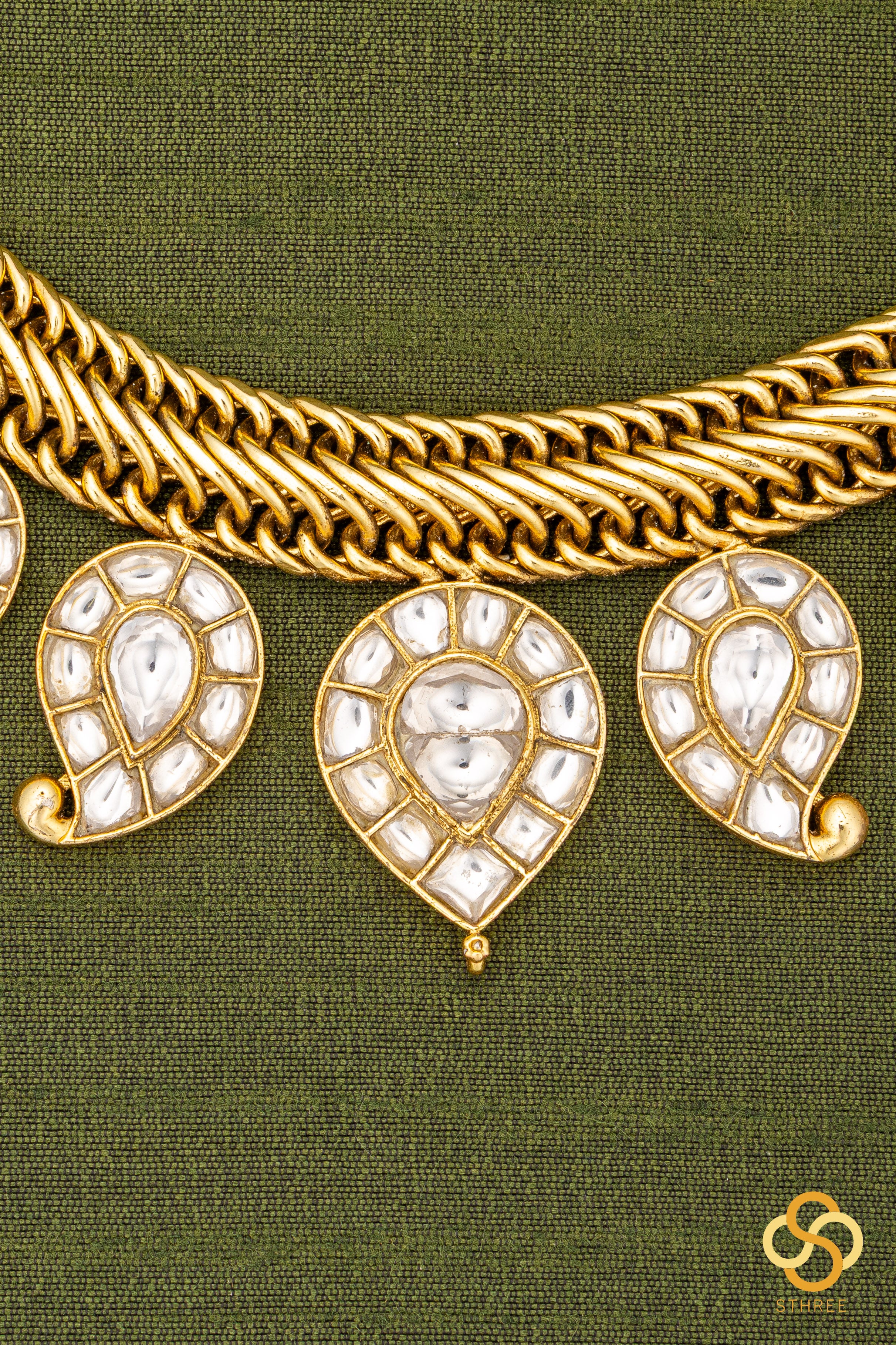 Manga malai set in a spiral chain - All white set