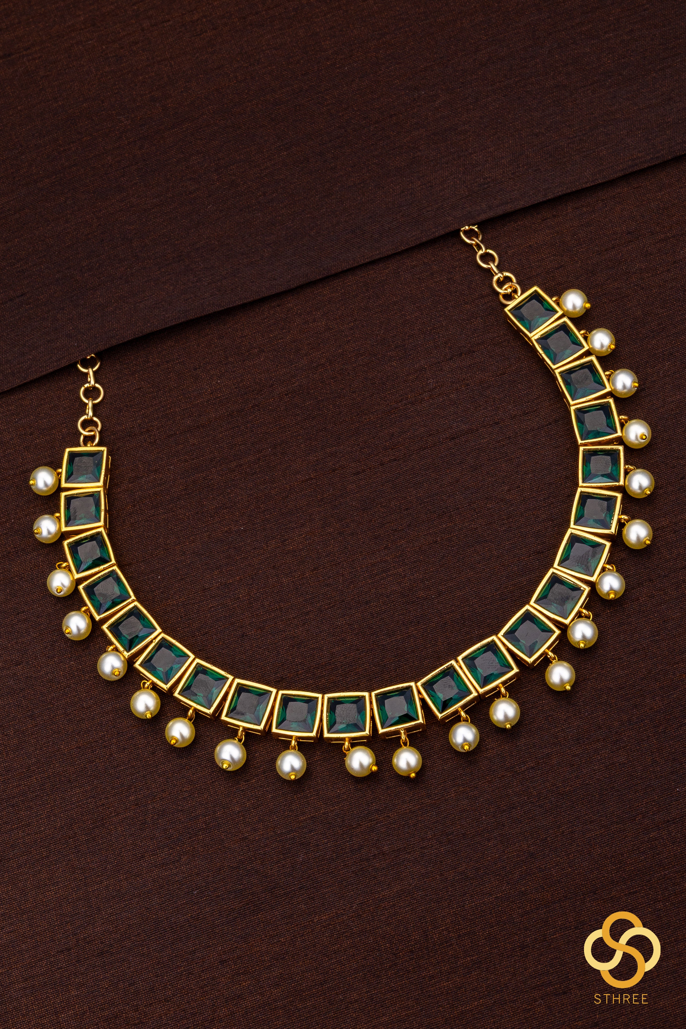 Square kemp with pearls  - Emerald green