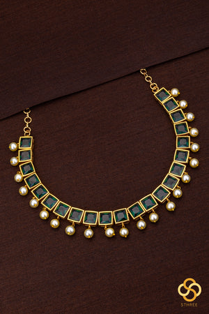 Square kemp with pearls  - Emerald green