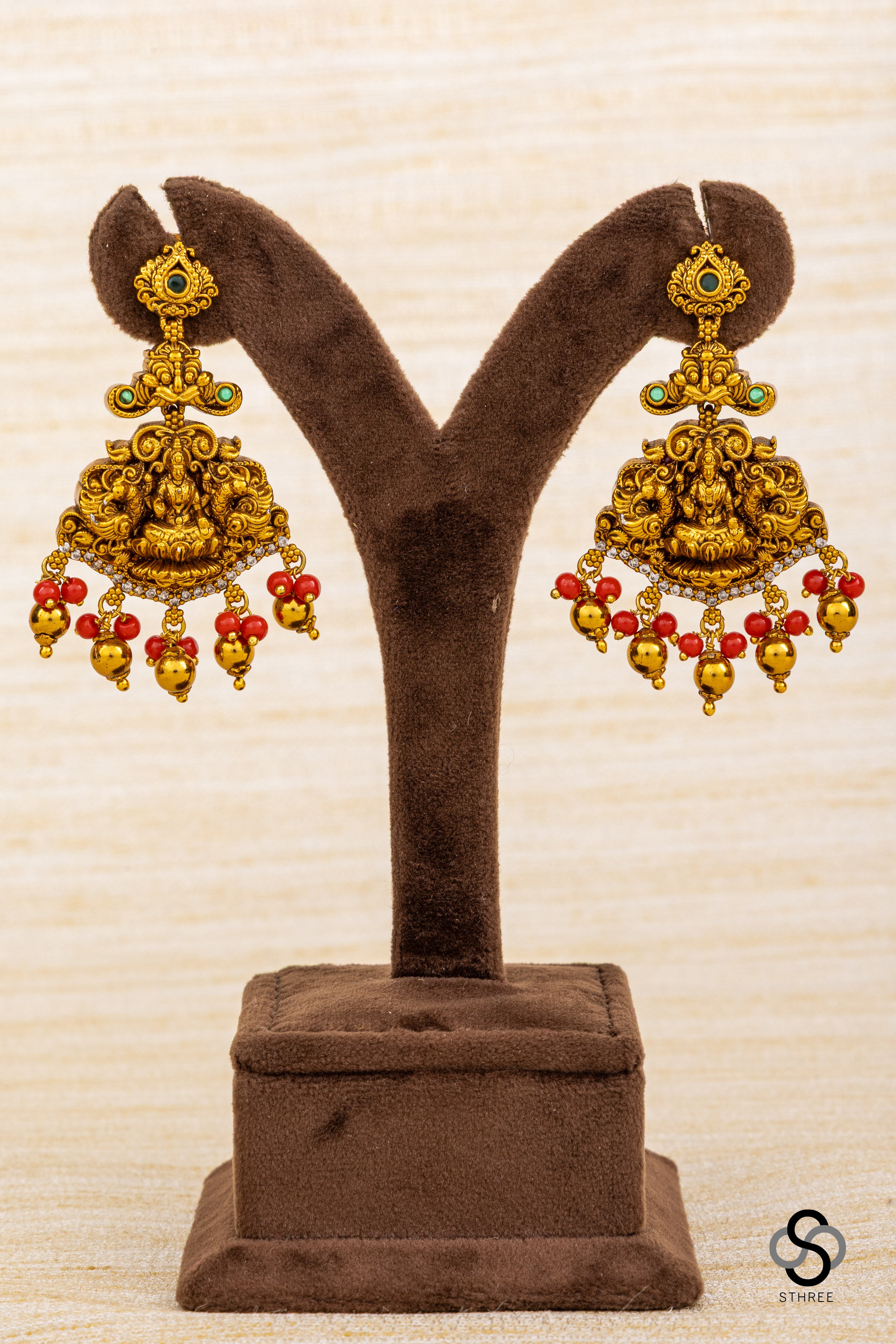 Lakshmi pendant with Nakas work - Coral