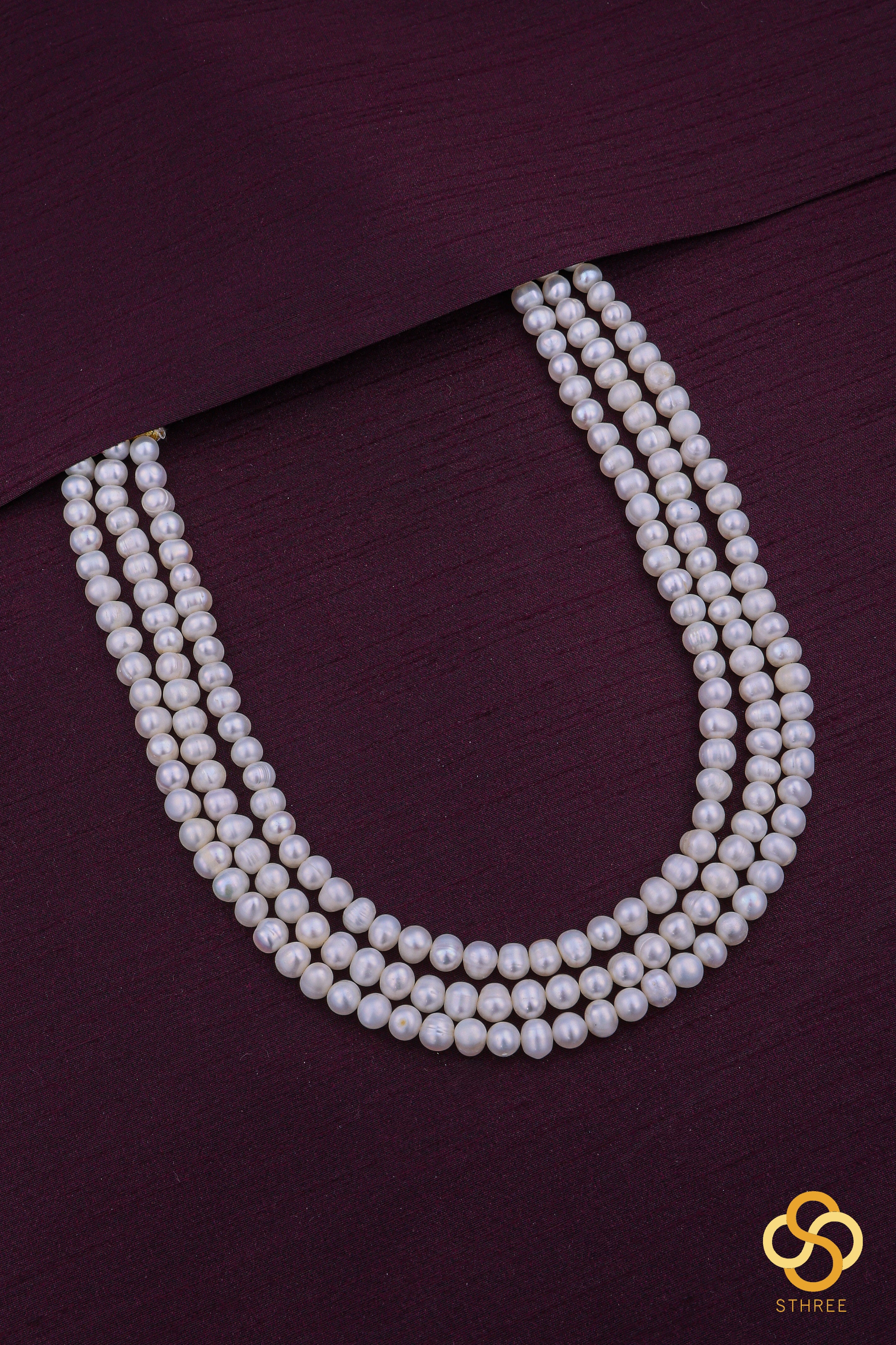 Freshwater pearls, three line layers - White