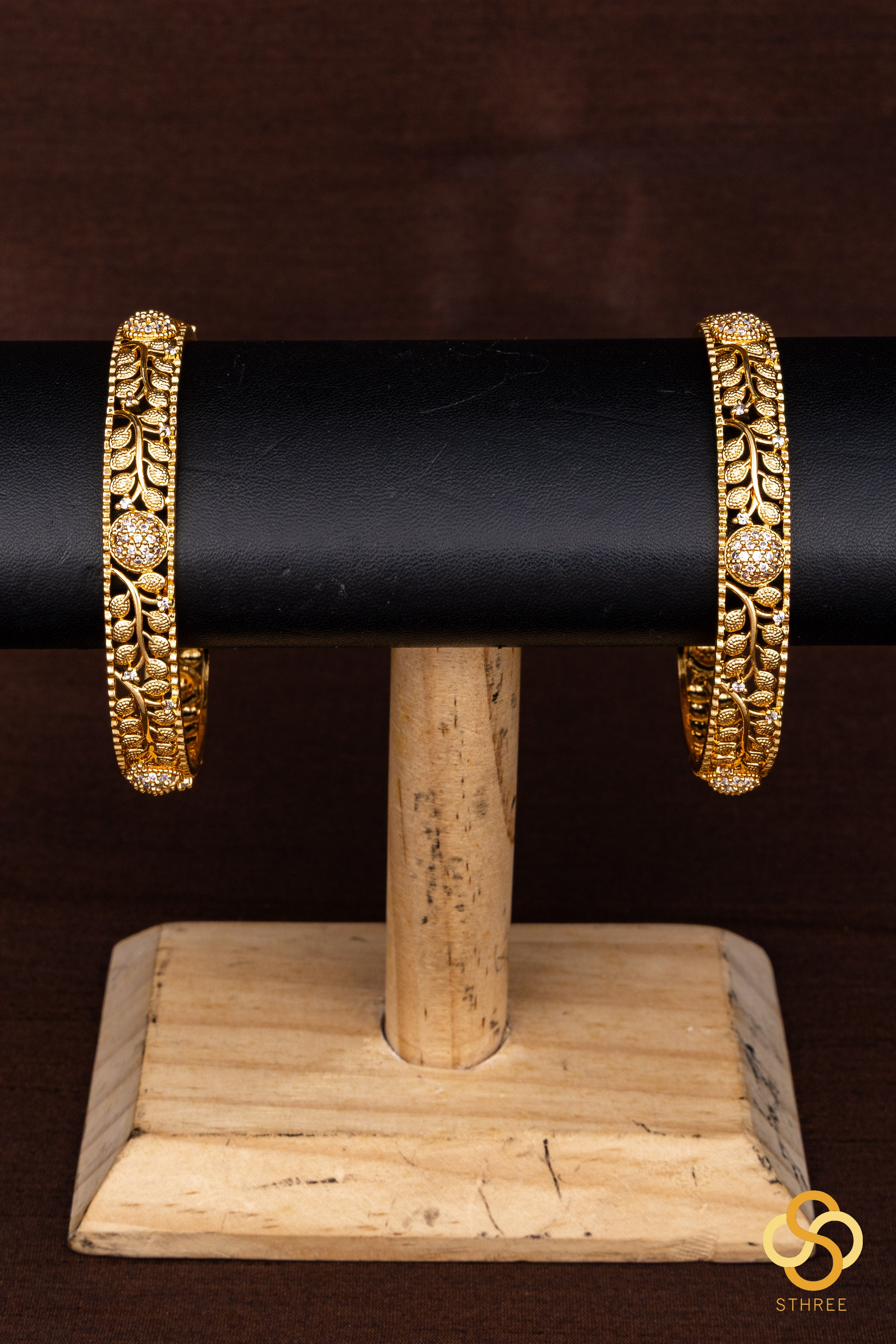 Leaf pattern with  zircon bangle - Set of 2