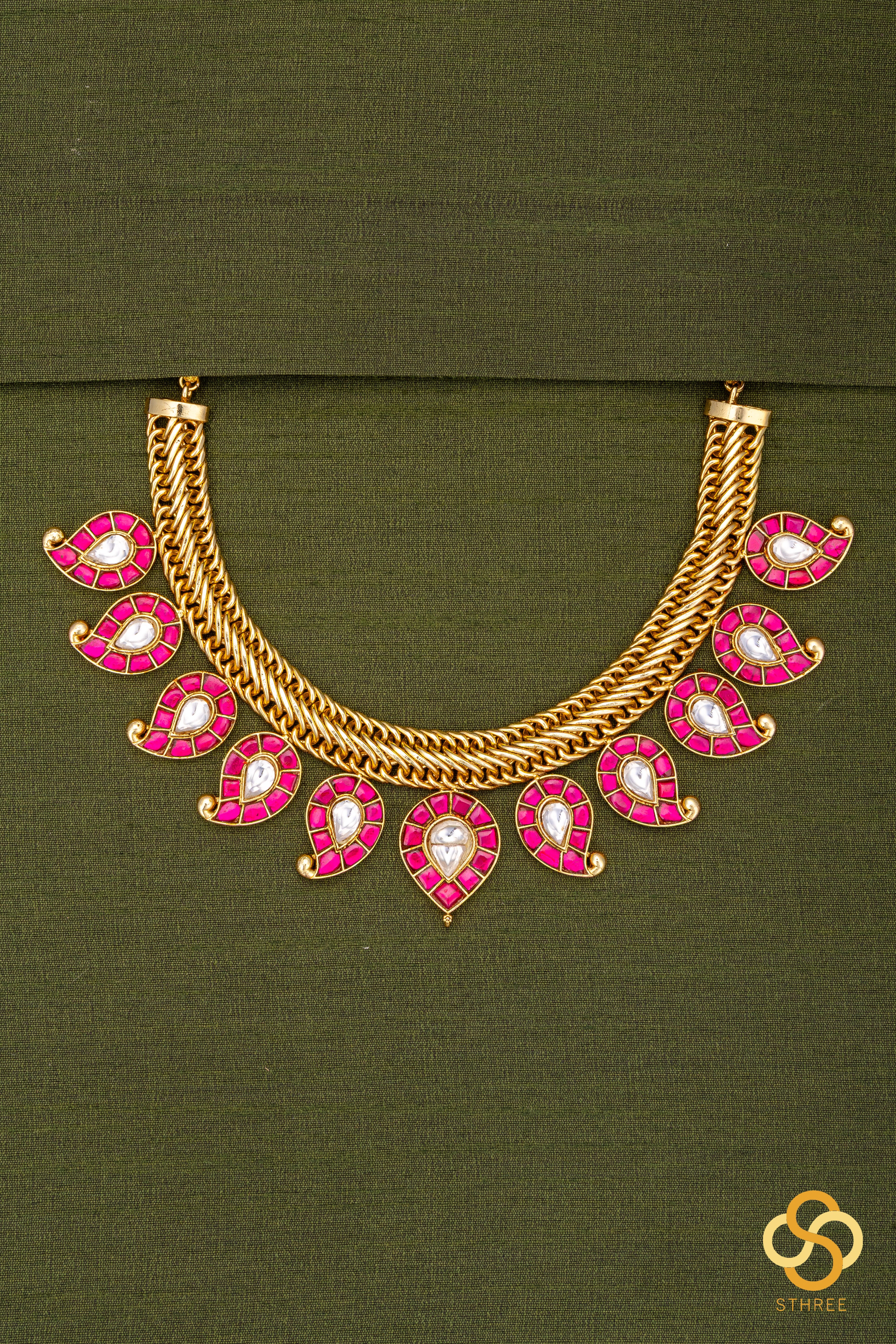 Manga Malai Set in a Spiral Chain - Kemp Red