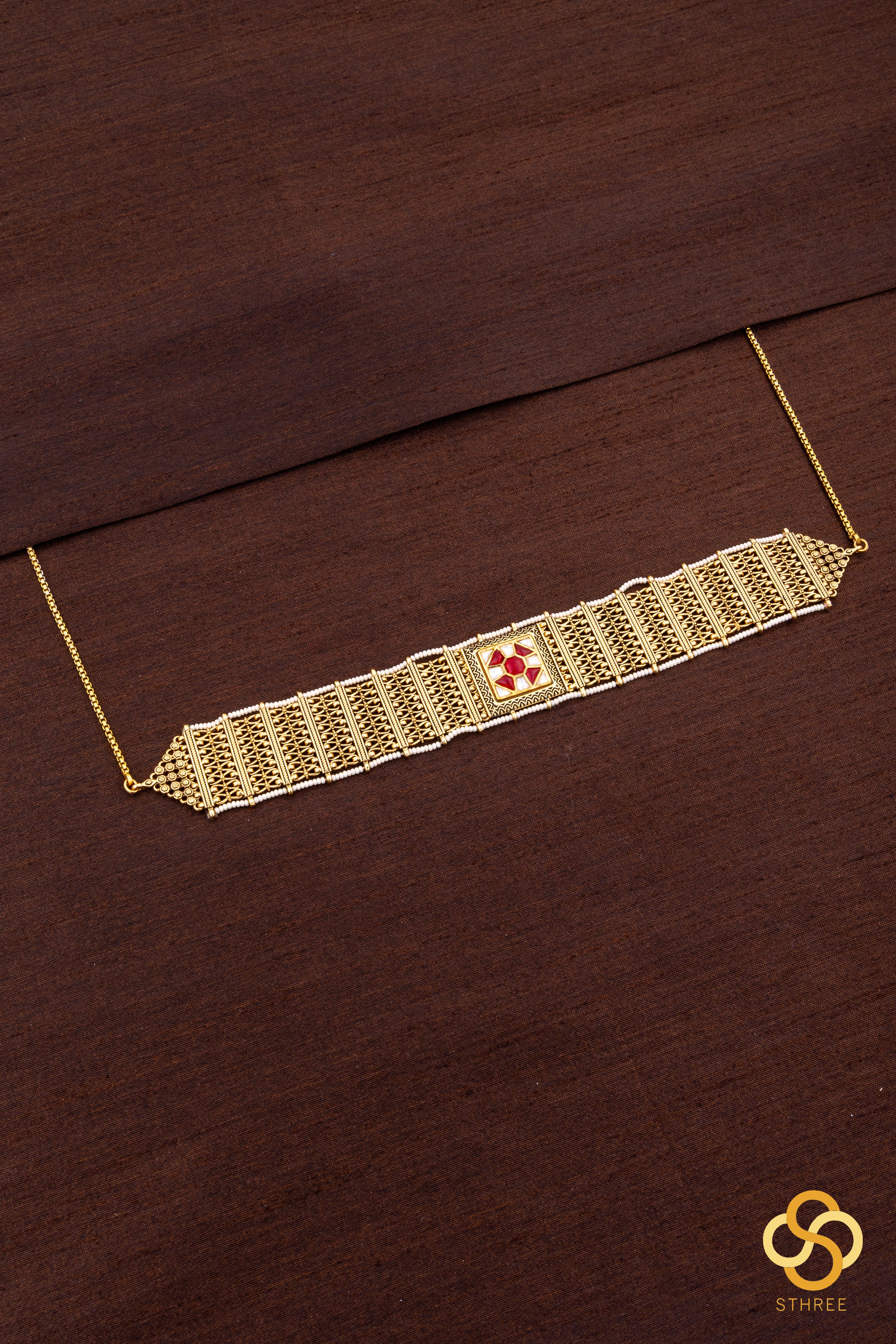 Rajwadi choker with a square pendant